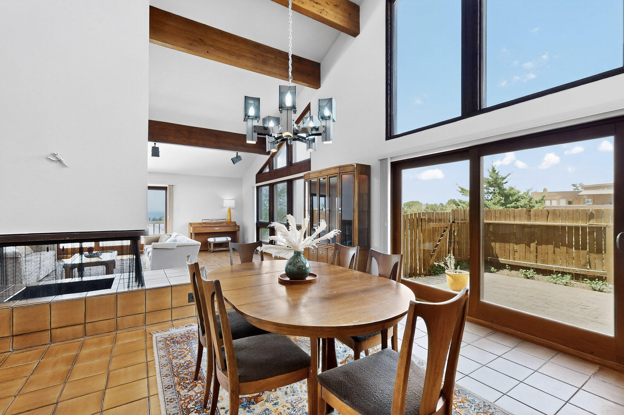 450 LIVE OAK Lane NE