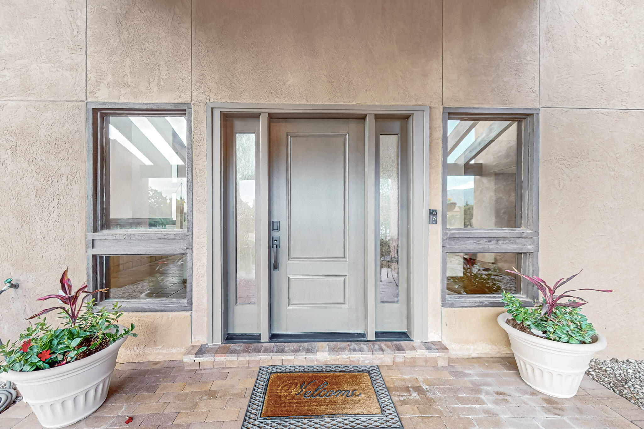 450 LIVE OAK Lane NE