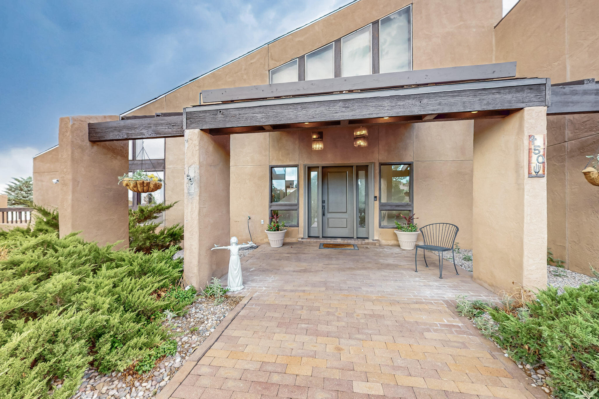 450 LIVE OAK Lane NE