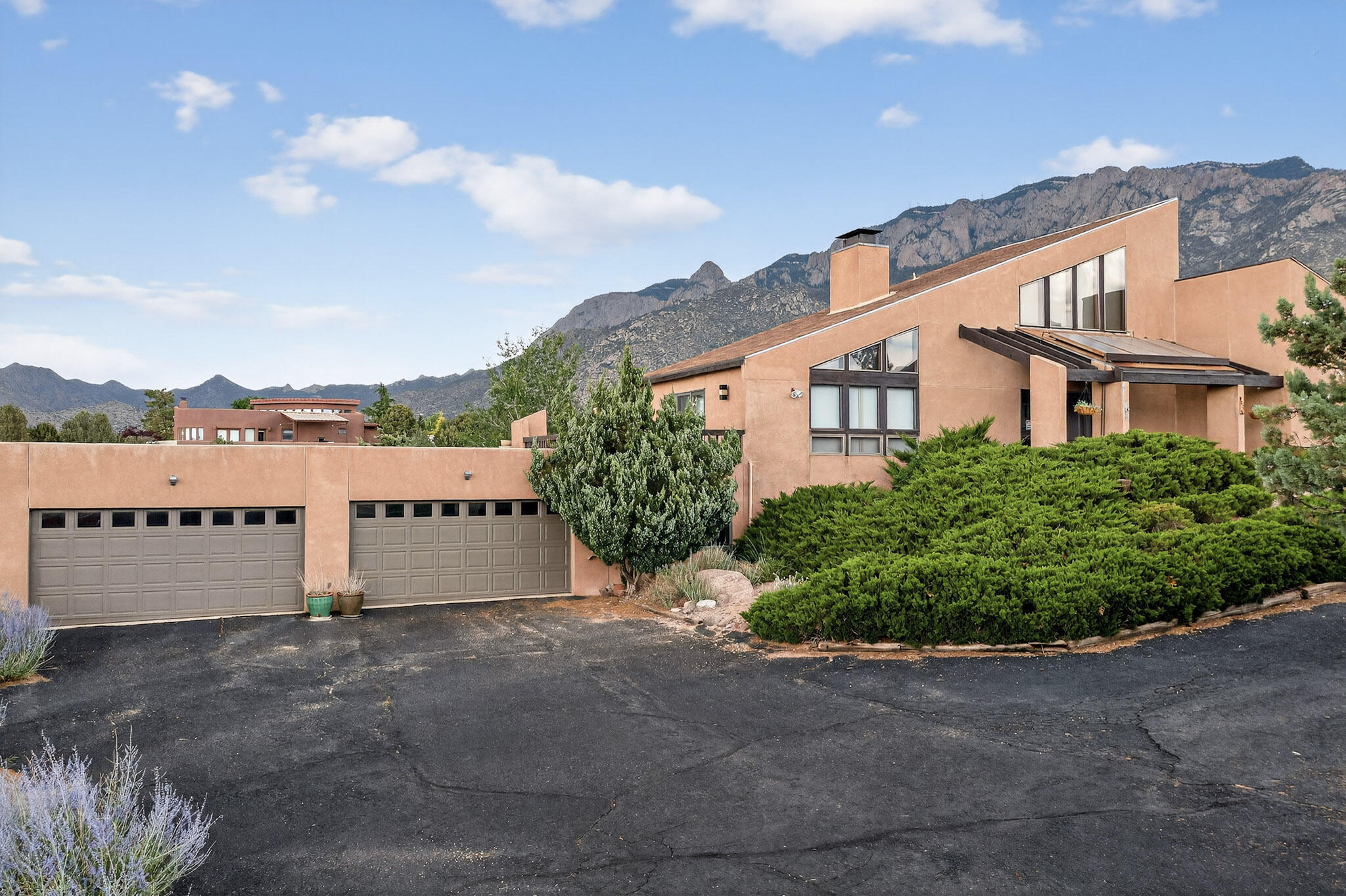 450 LIVE OAK Lane NE
