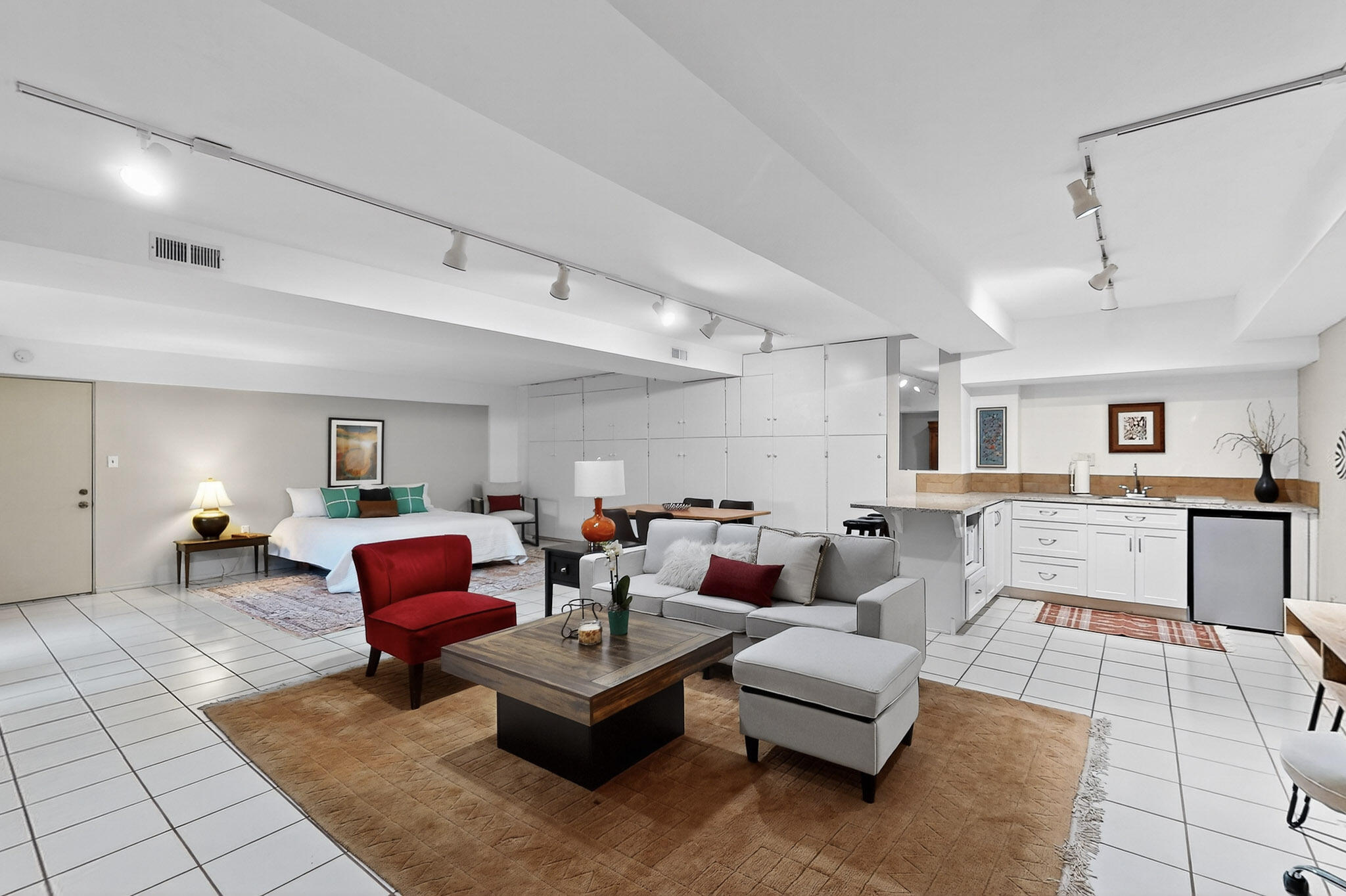 450 LIVE OAK Lane NE