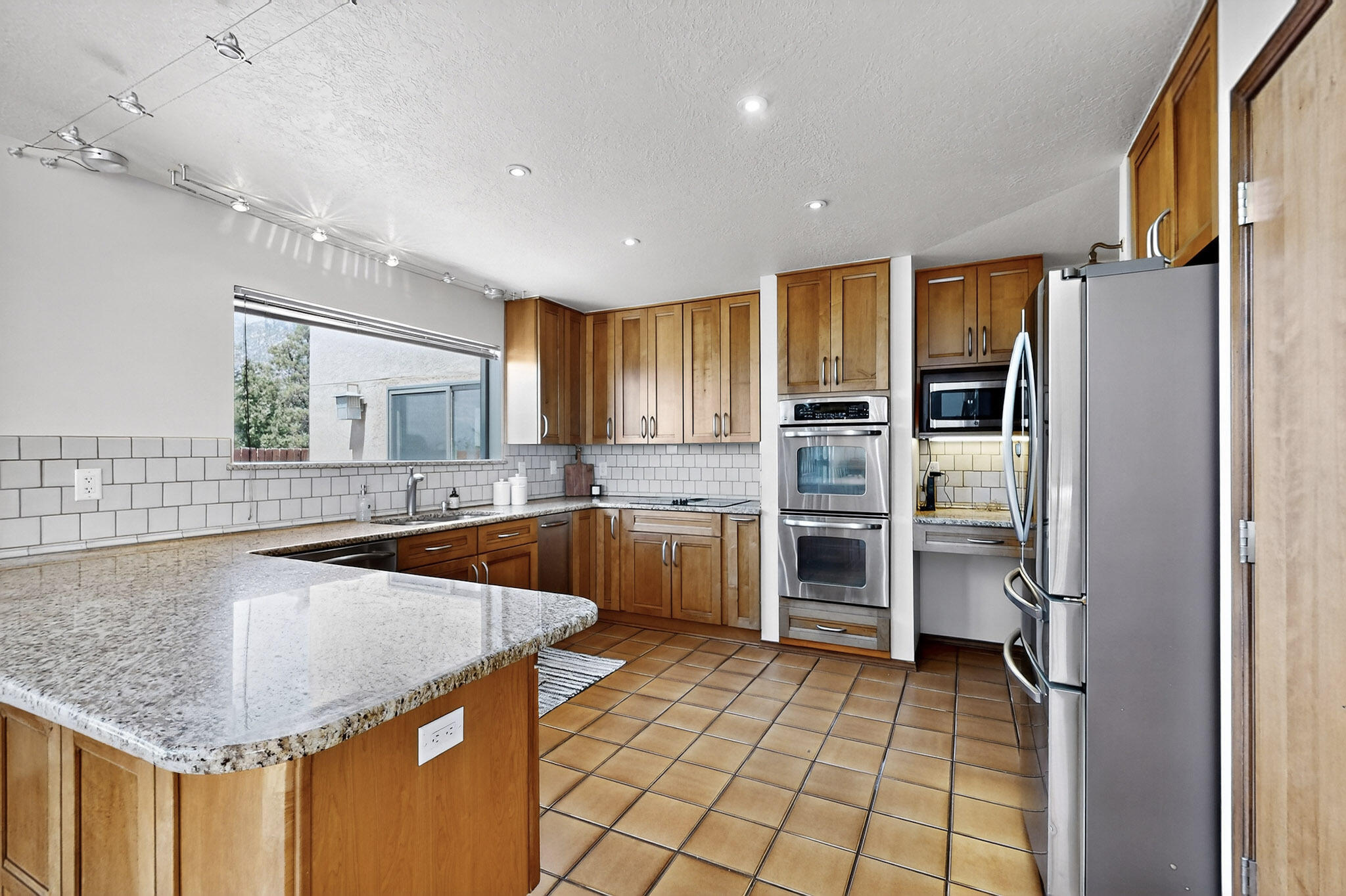 450 LIVE OAK Lane NE