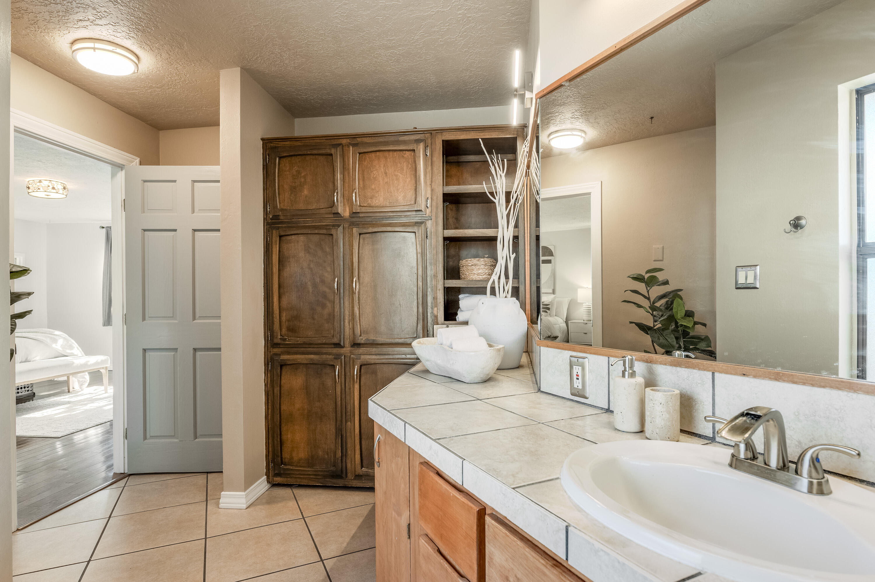 32 CEDAR HILL Place NE