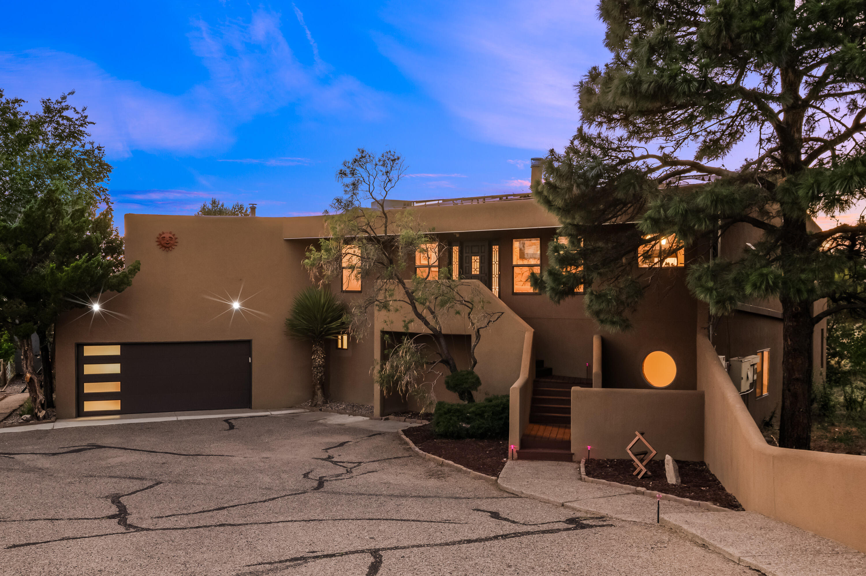 32 CEDAR HILL Place NE