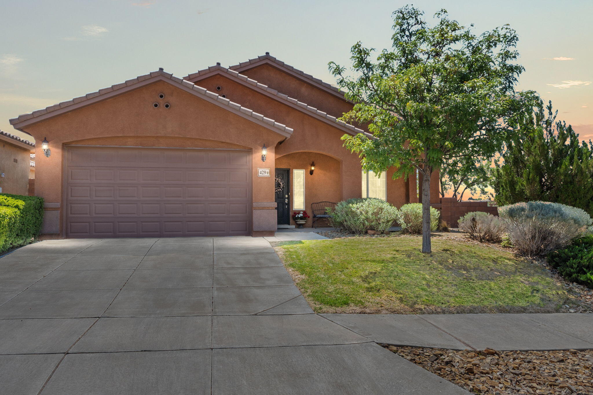 429 Paseo Vista Loop NE