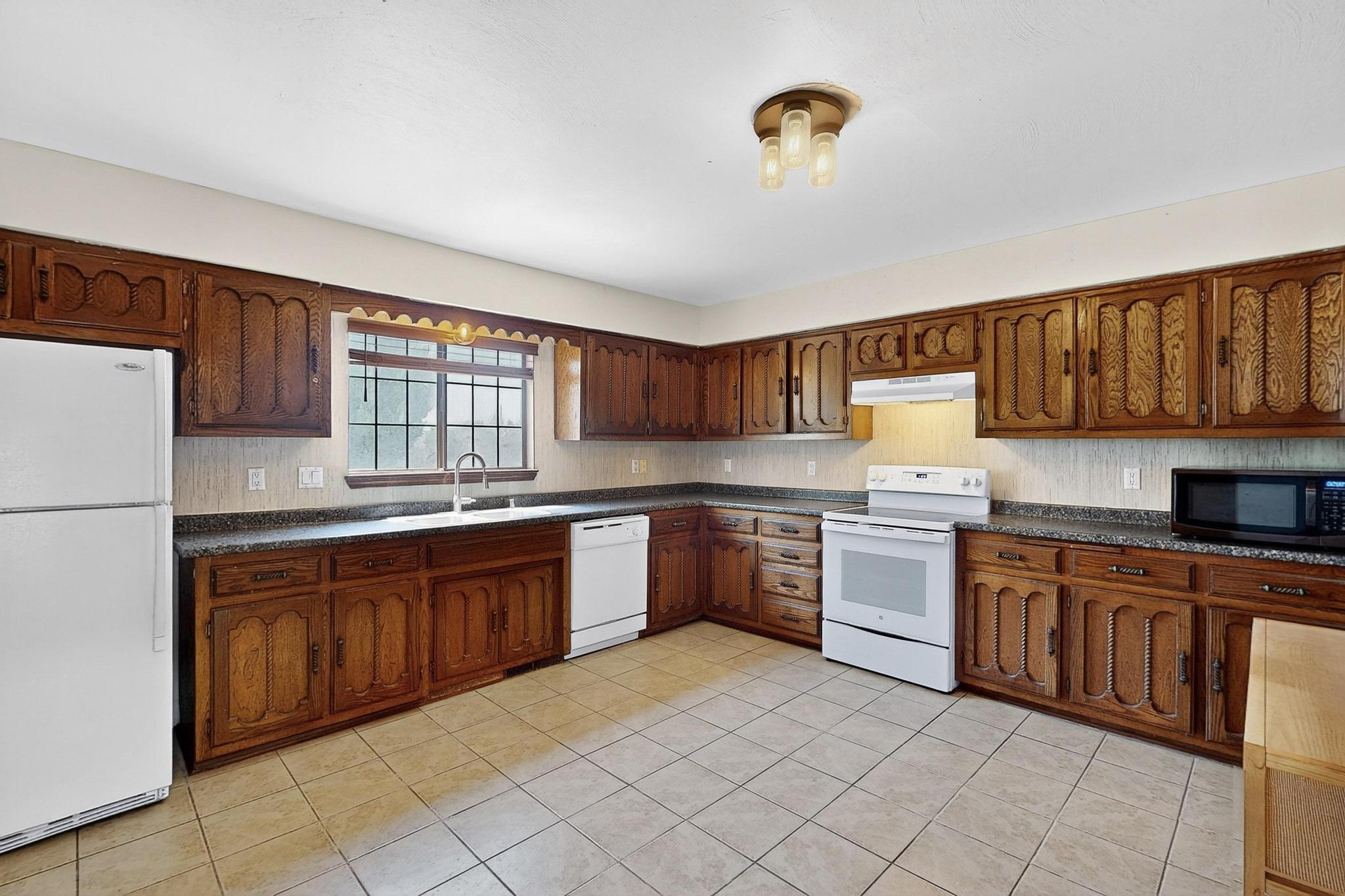 3213 MAY Circle SE