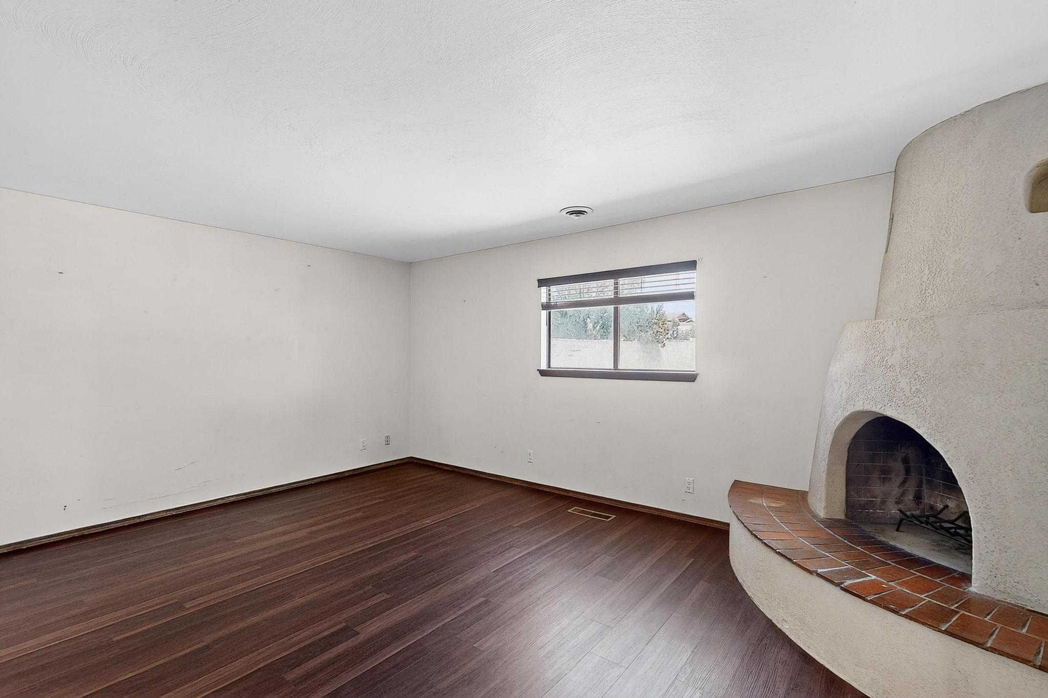 3213 MAY Circle SE
