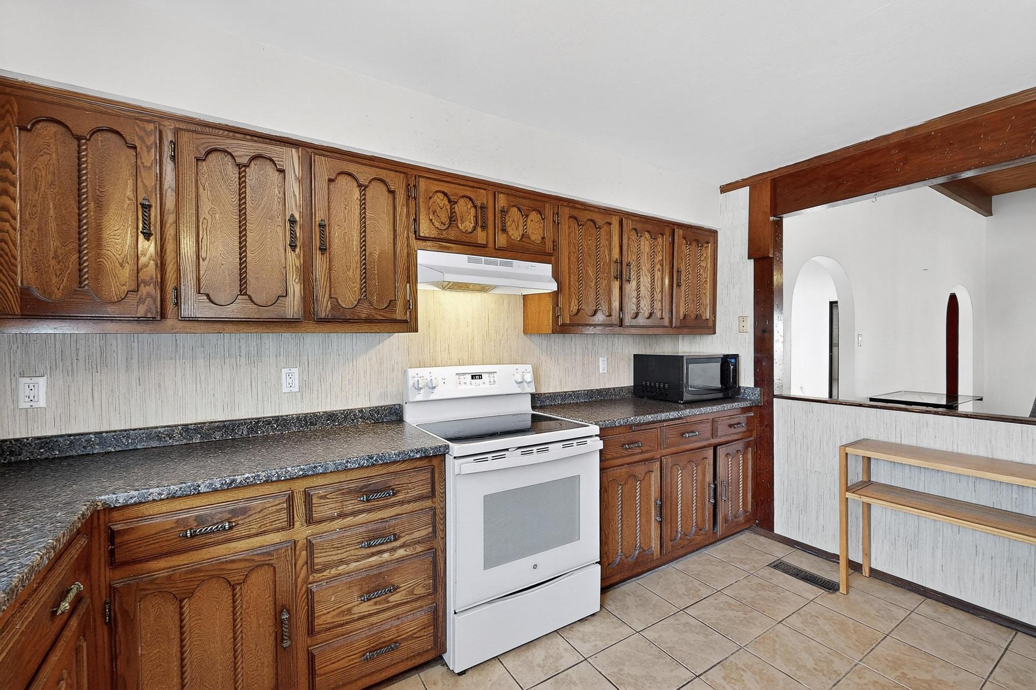 3213 MAY Circle SE