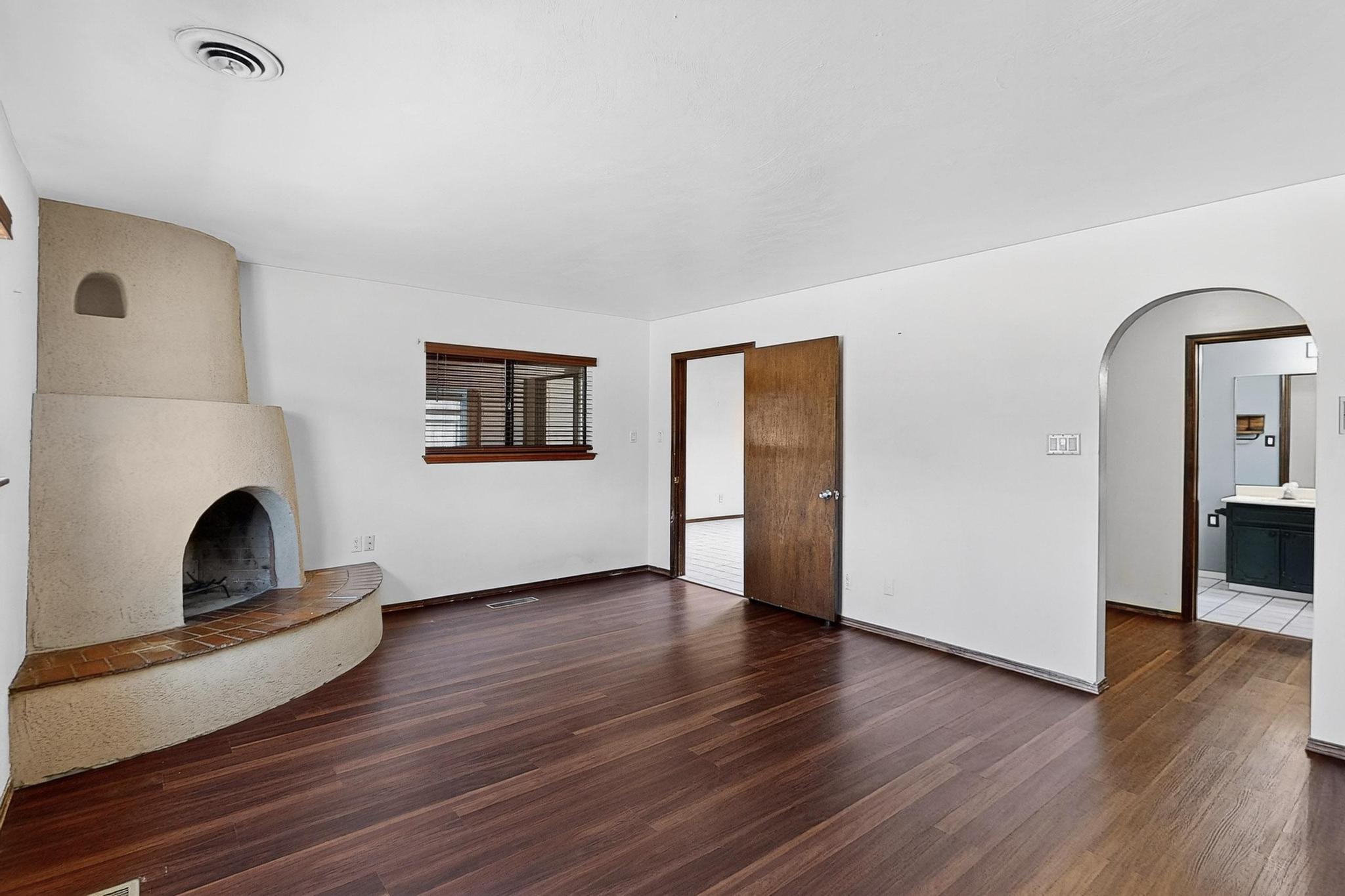 3213 MAY Circle SE
