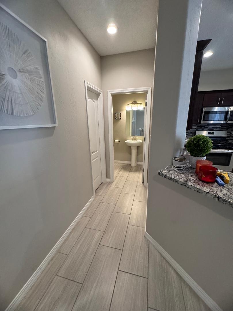 13727 Covered Wagon SE