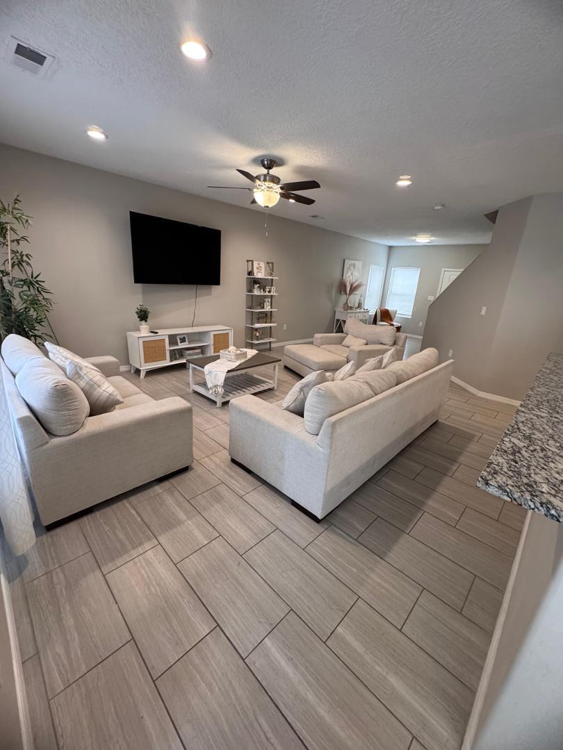 13727 Covered Wagon SE