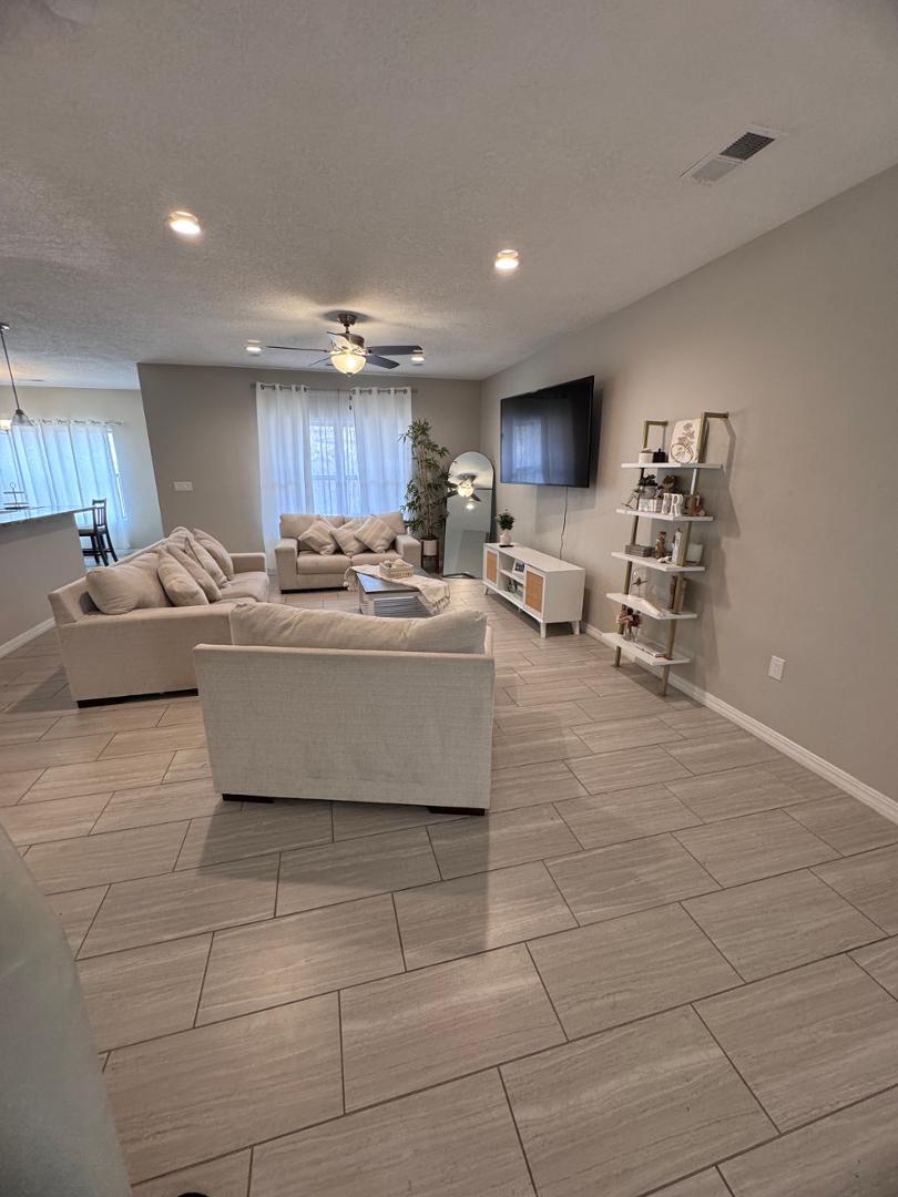 13727 Covered Wagon SE