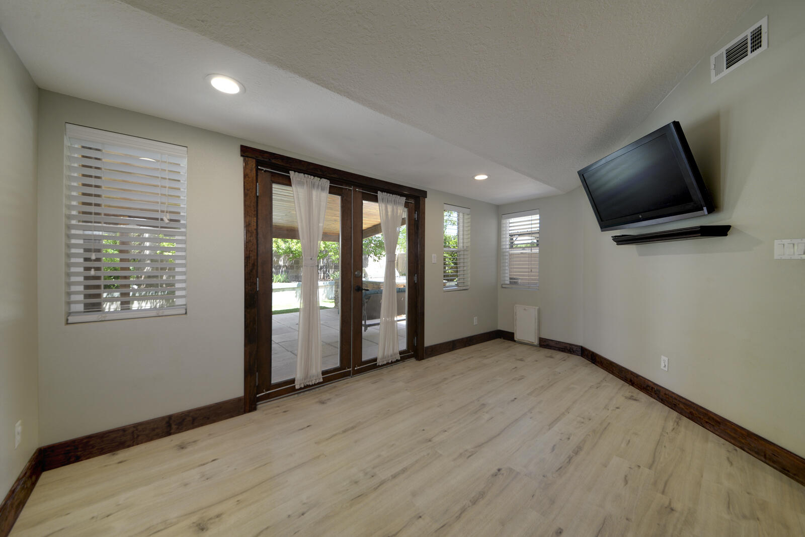 7520 ROSETTE Drive NW