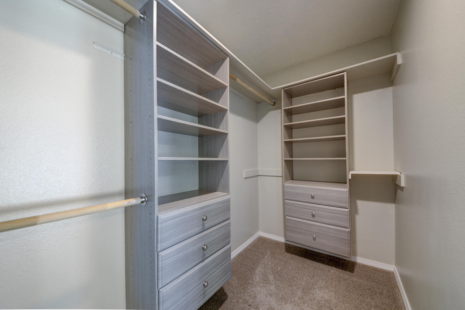 7520 ROSETTE Drive NW