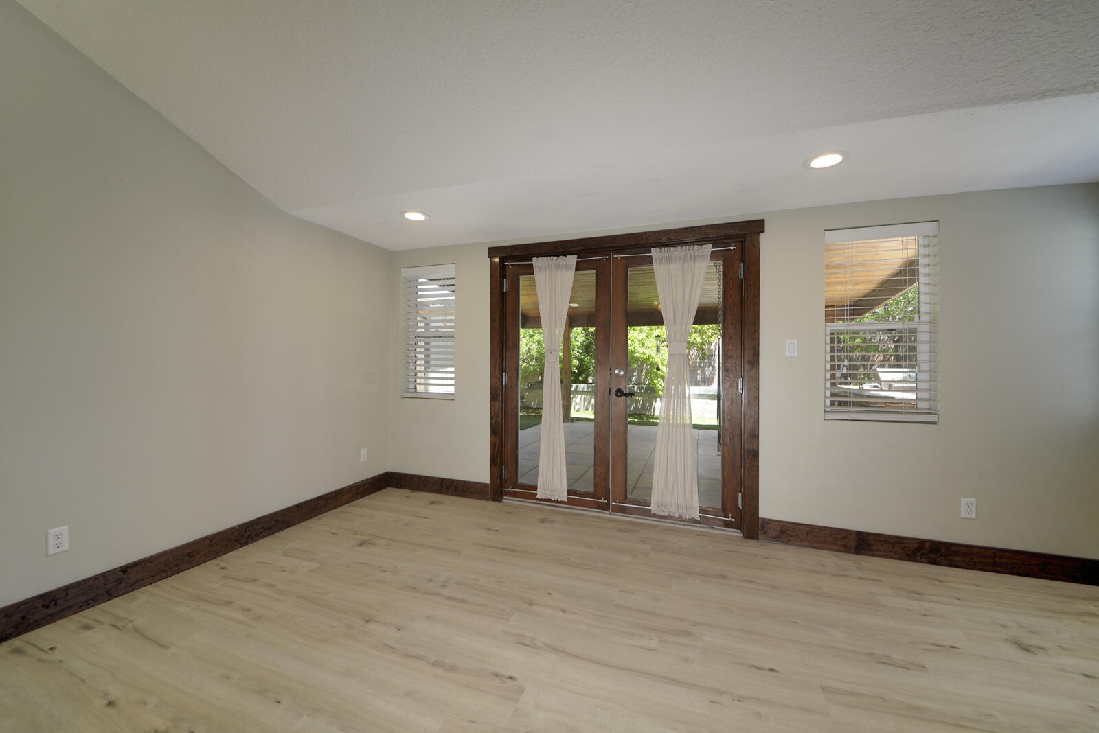 7520 ROSETTE Drive NW