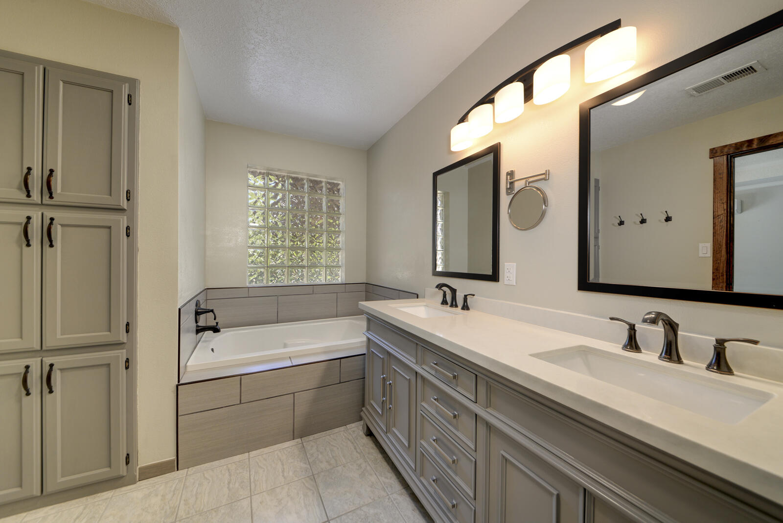 7520 ROSETTE Drive NW