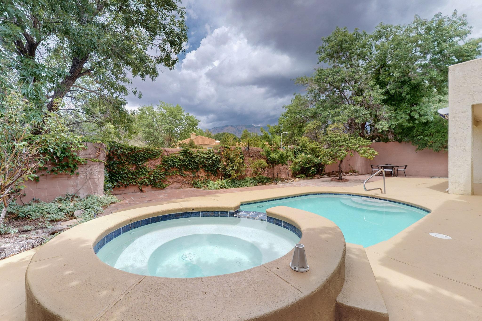 12301 LA VISTA GRANDE Drive NE