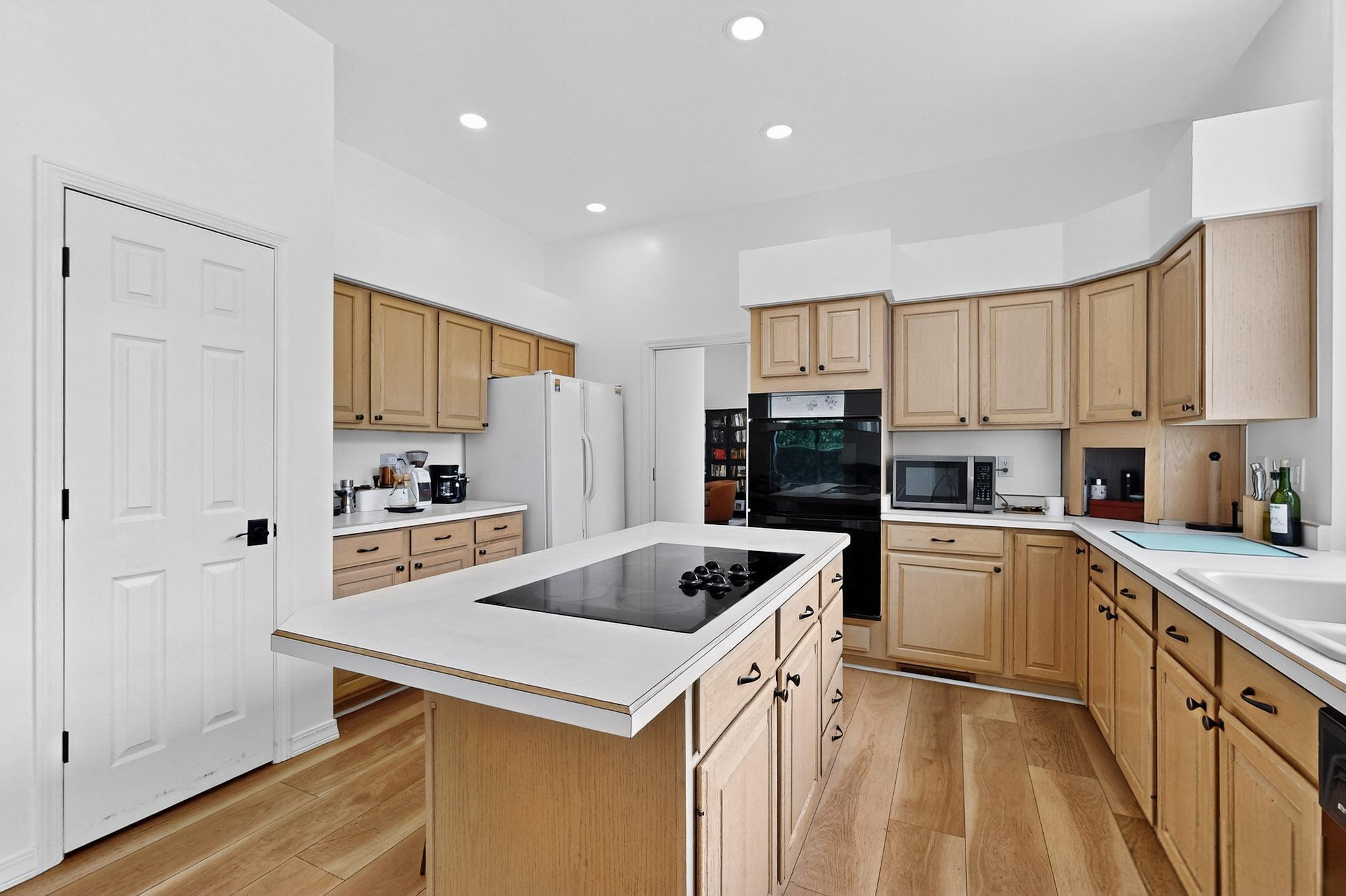 12301 LA VISTA GRANDE Drive NE