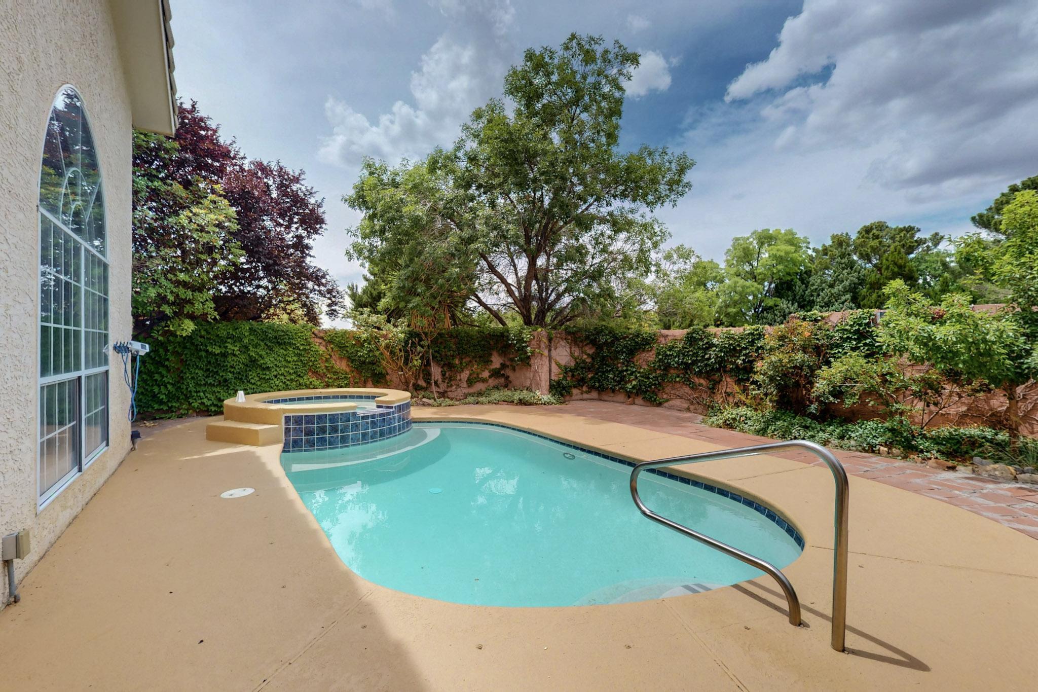 12301 LA VISTA GRANDE Drive NE