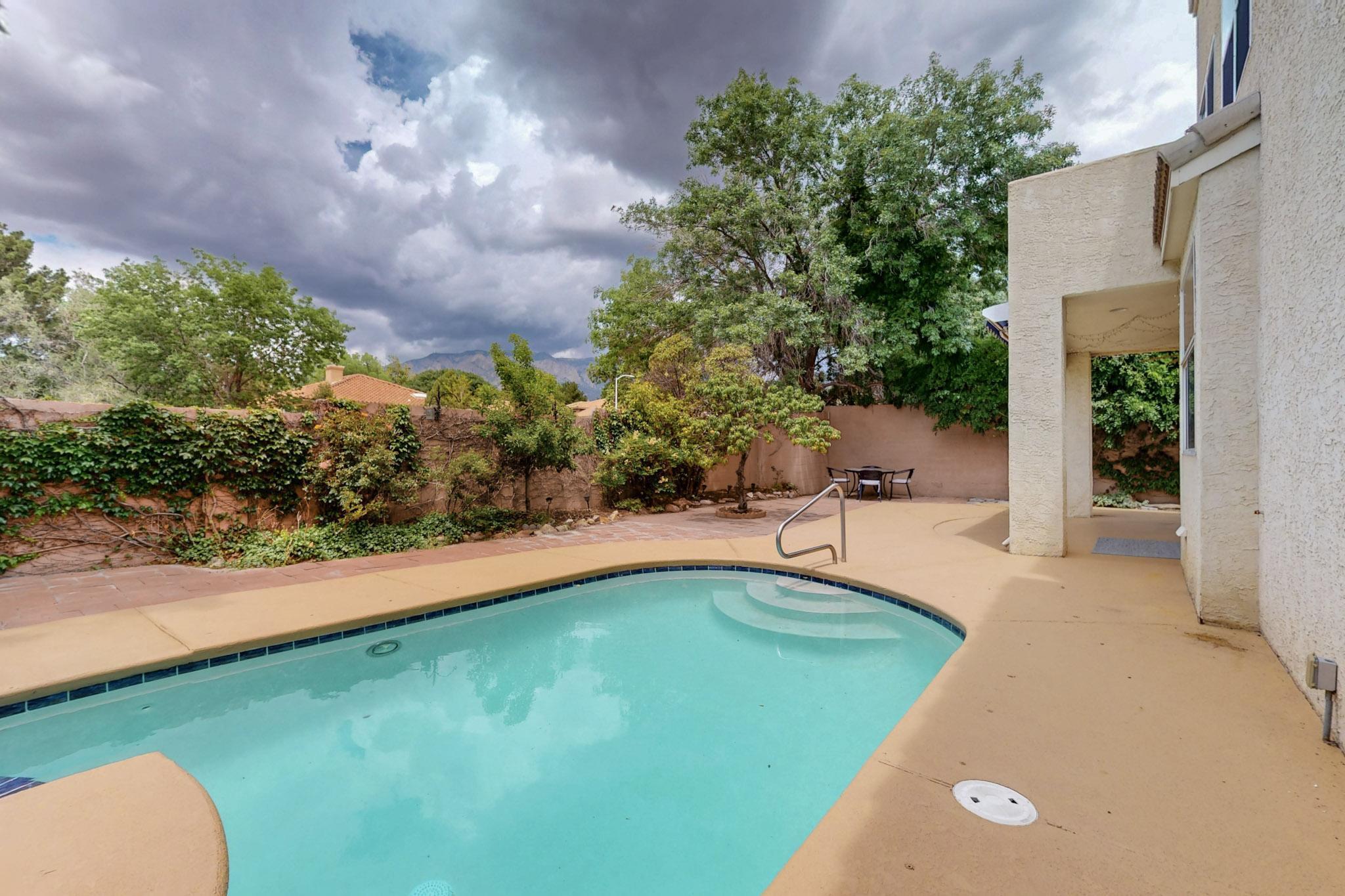 12301 LA VISTA GRANDE Drive NE