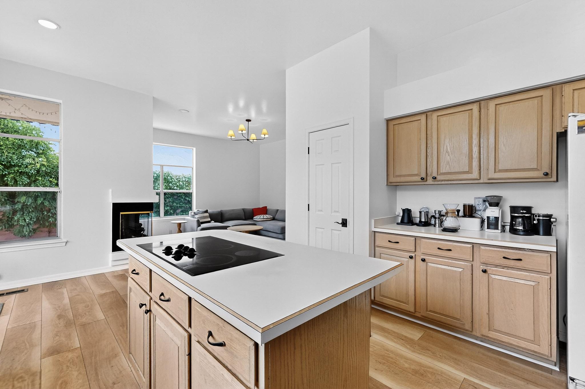 12301 LA VISTA GRANDE Drive NE