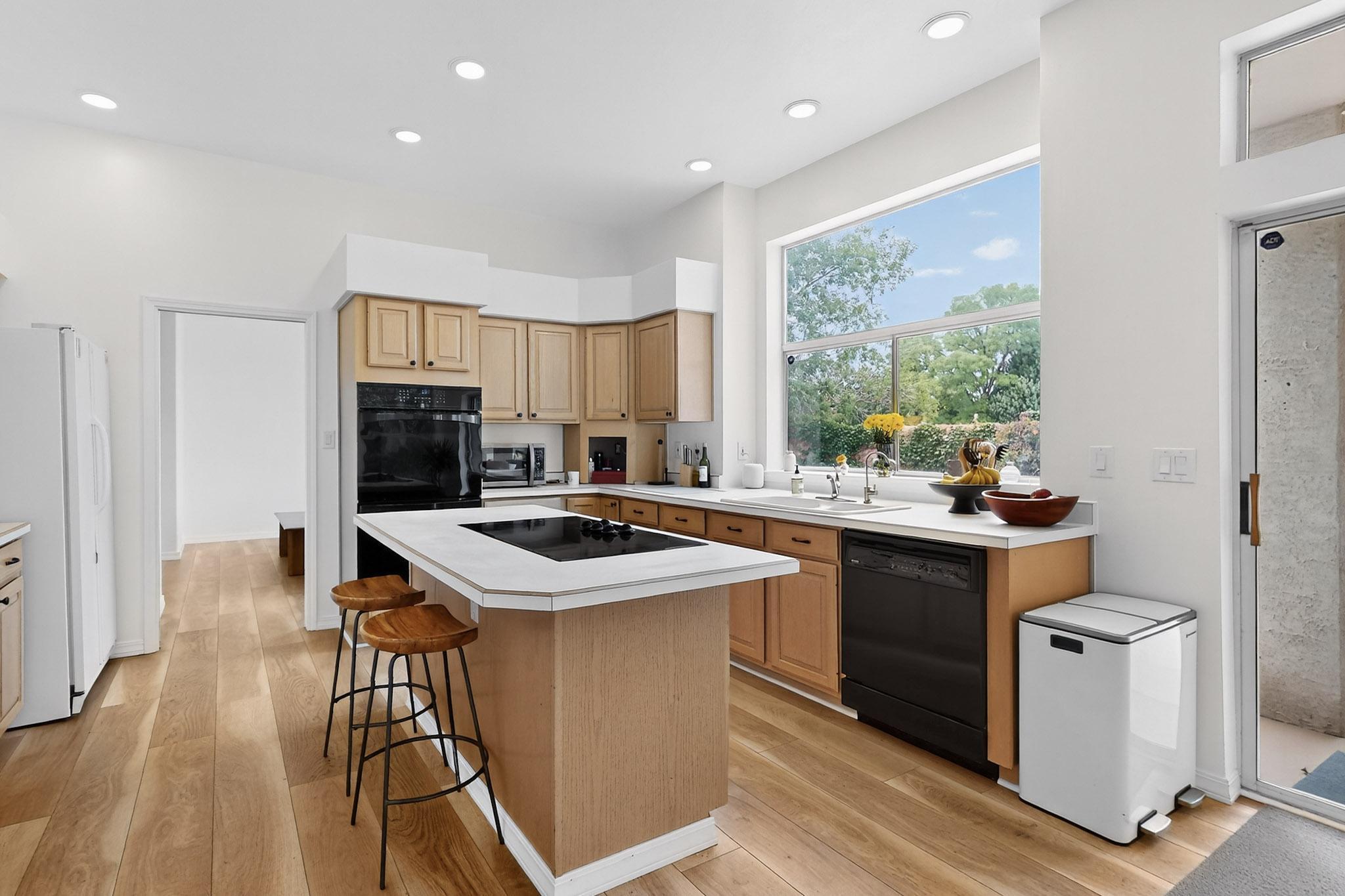 12301 LA VISTA GRANDE Drive NE