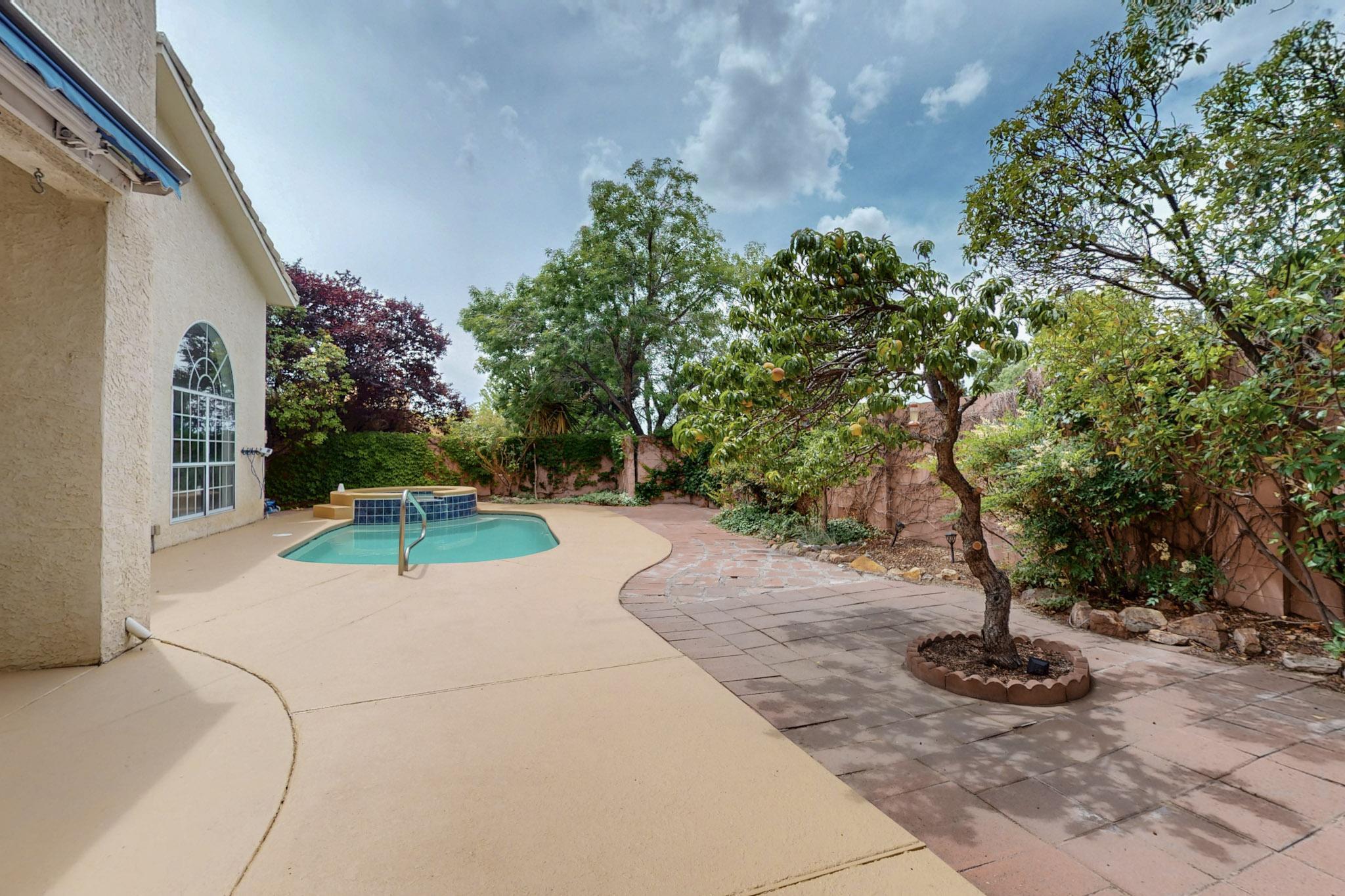 12301 LA VISTA GRANDE Drive NE