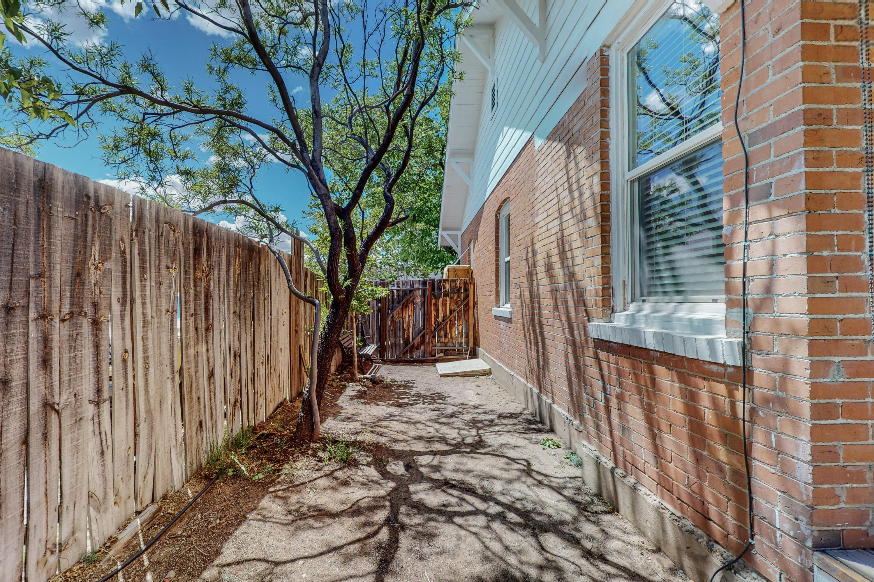 224 SYCAMORE Street NE