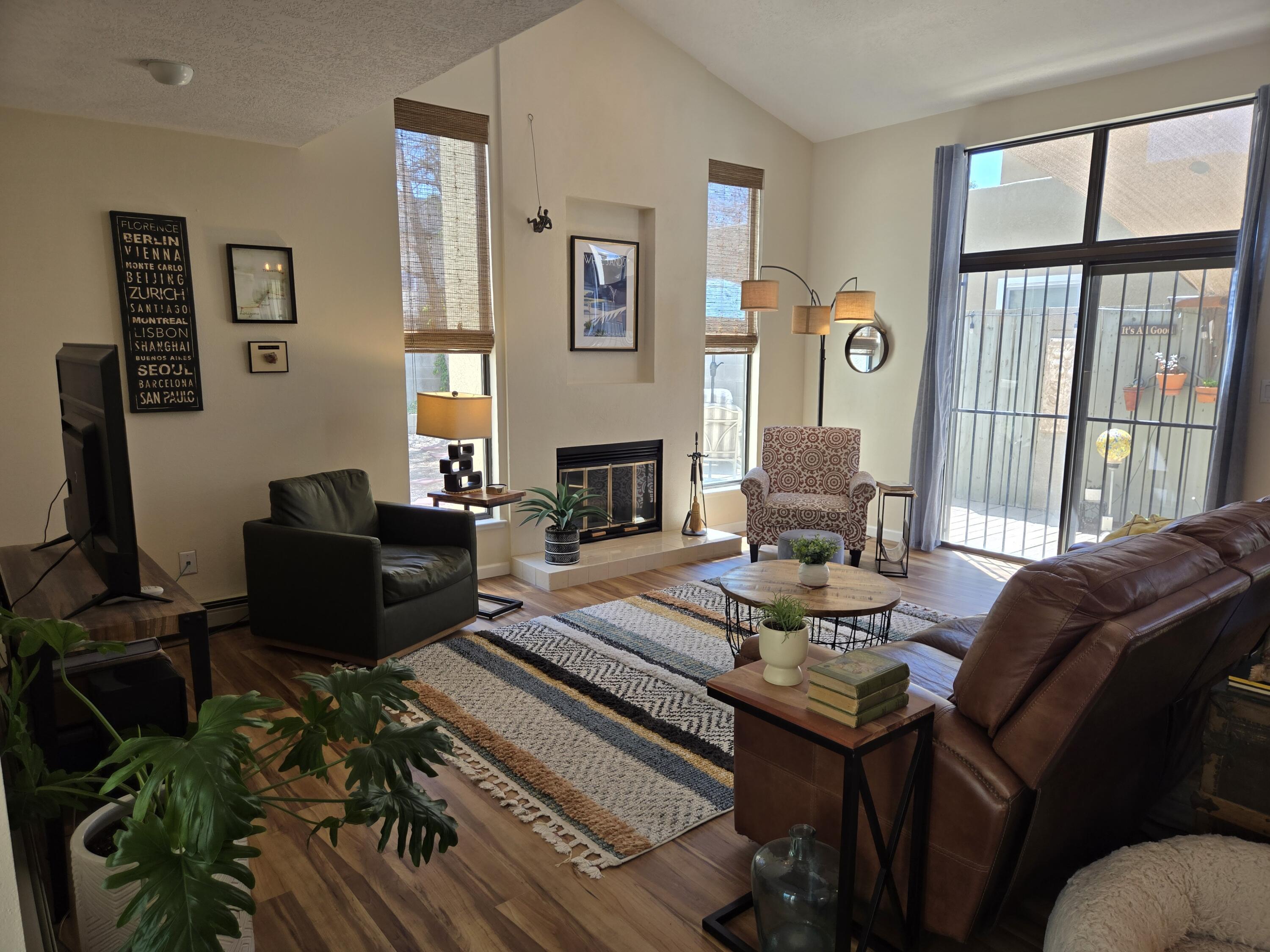 6700 VISTA DEL MONTE NE