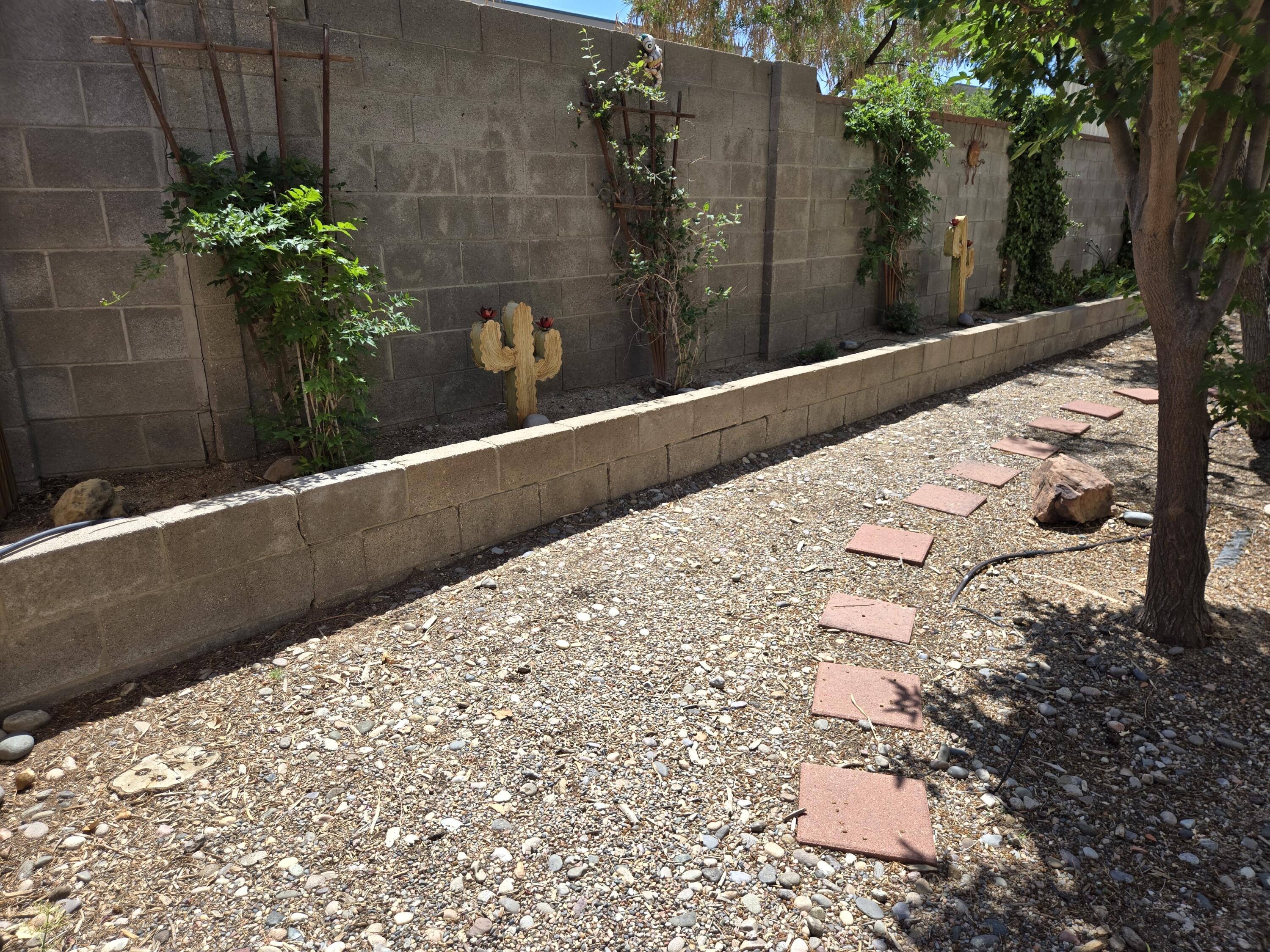 6700 VISTA DEL MONTE NE