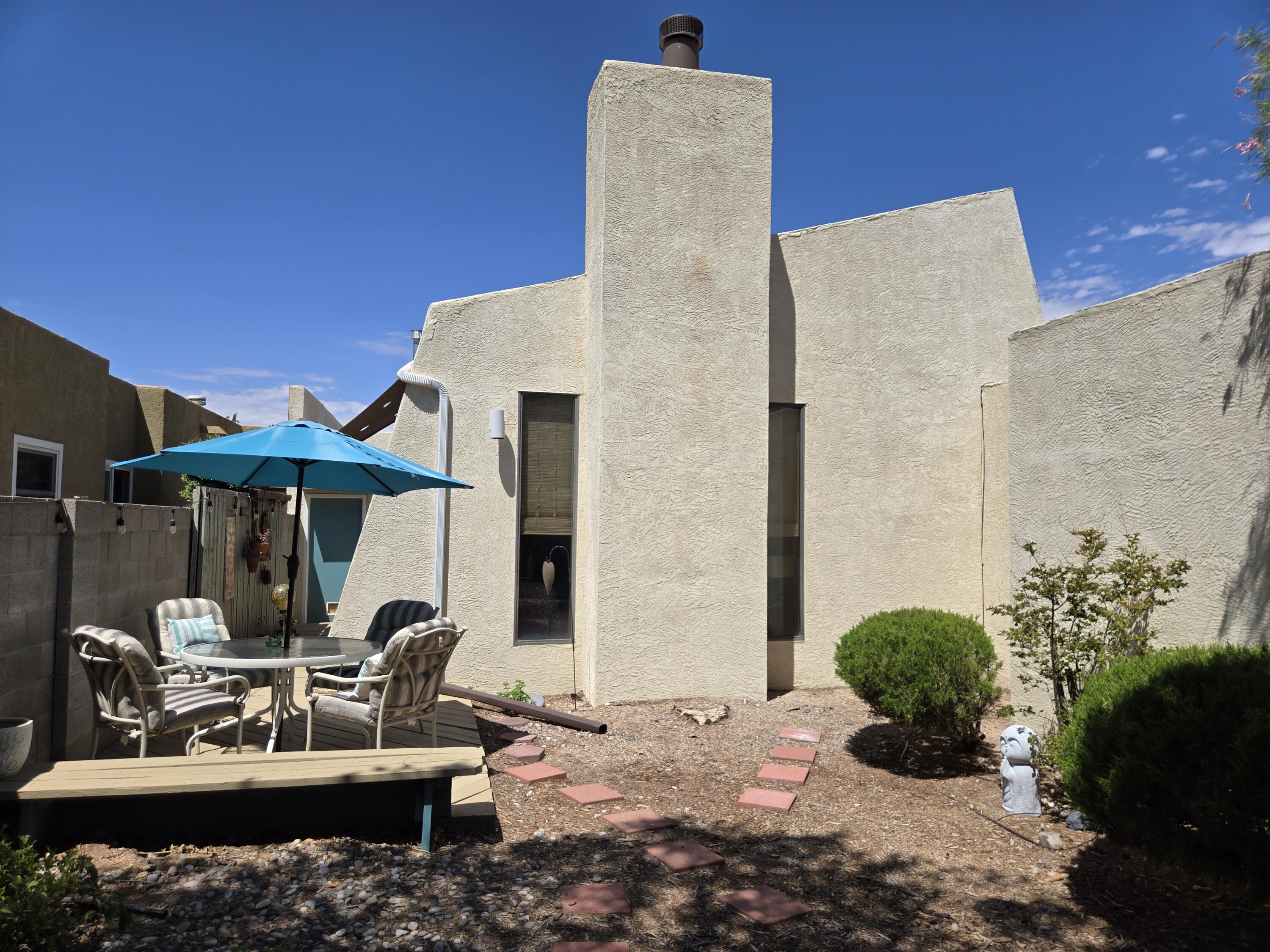 6700 VISTA DEL MONTE NE