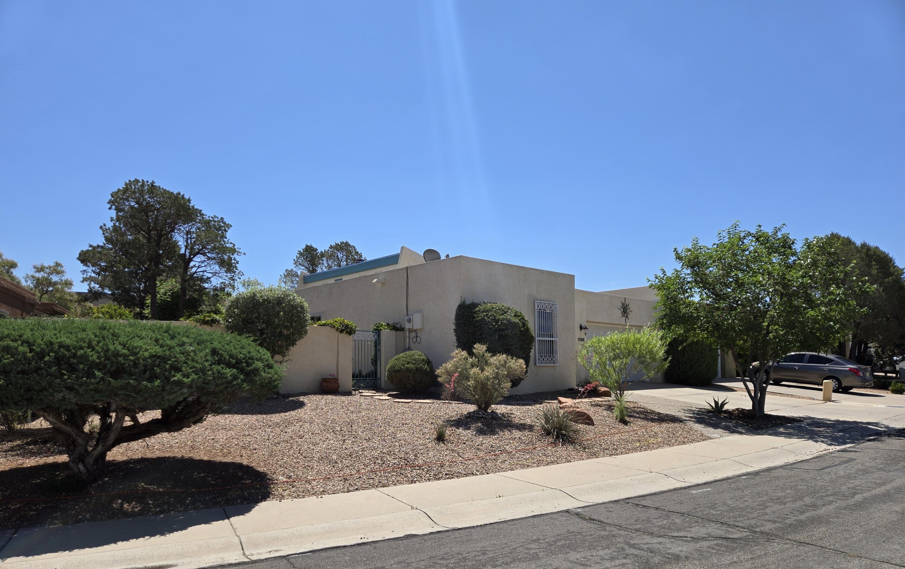 6700 VISTA DEL MONTE NE