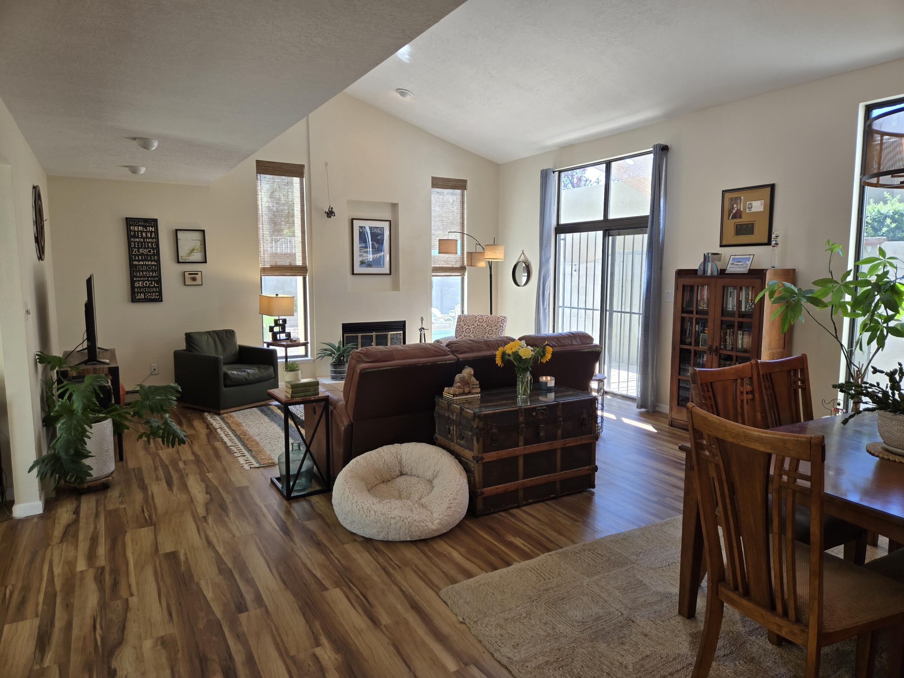 6700 VISTA DEL MONTE NE