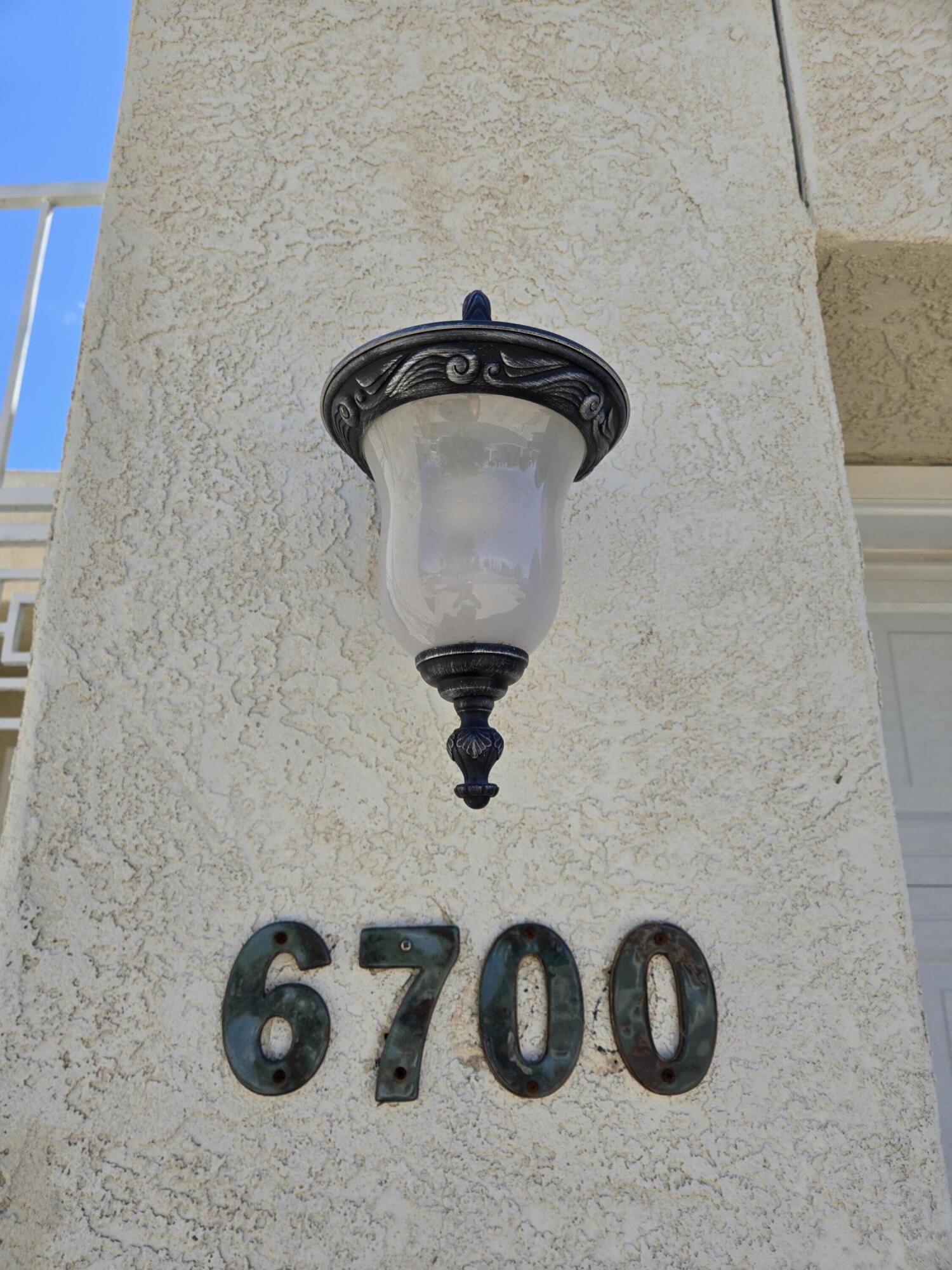 6700 VISTA DEL MONTE NE