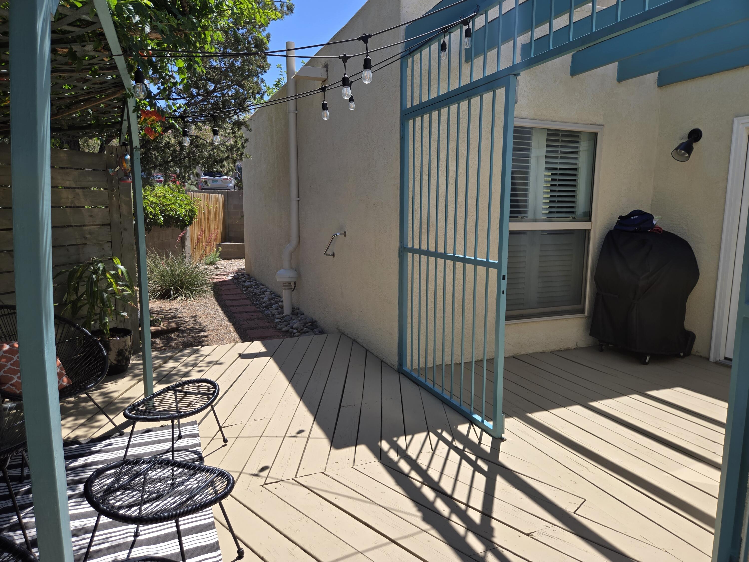 6700 VISTA DEL MONTE NE