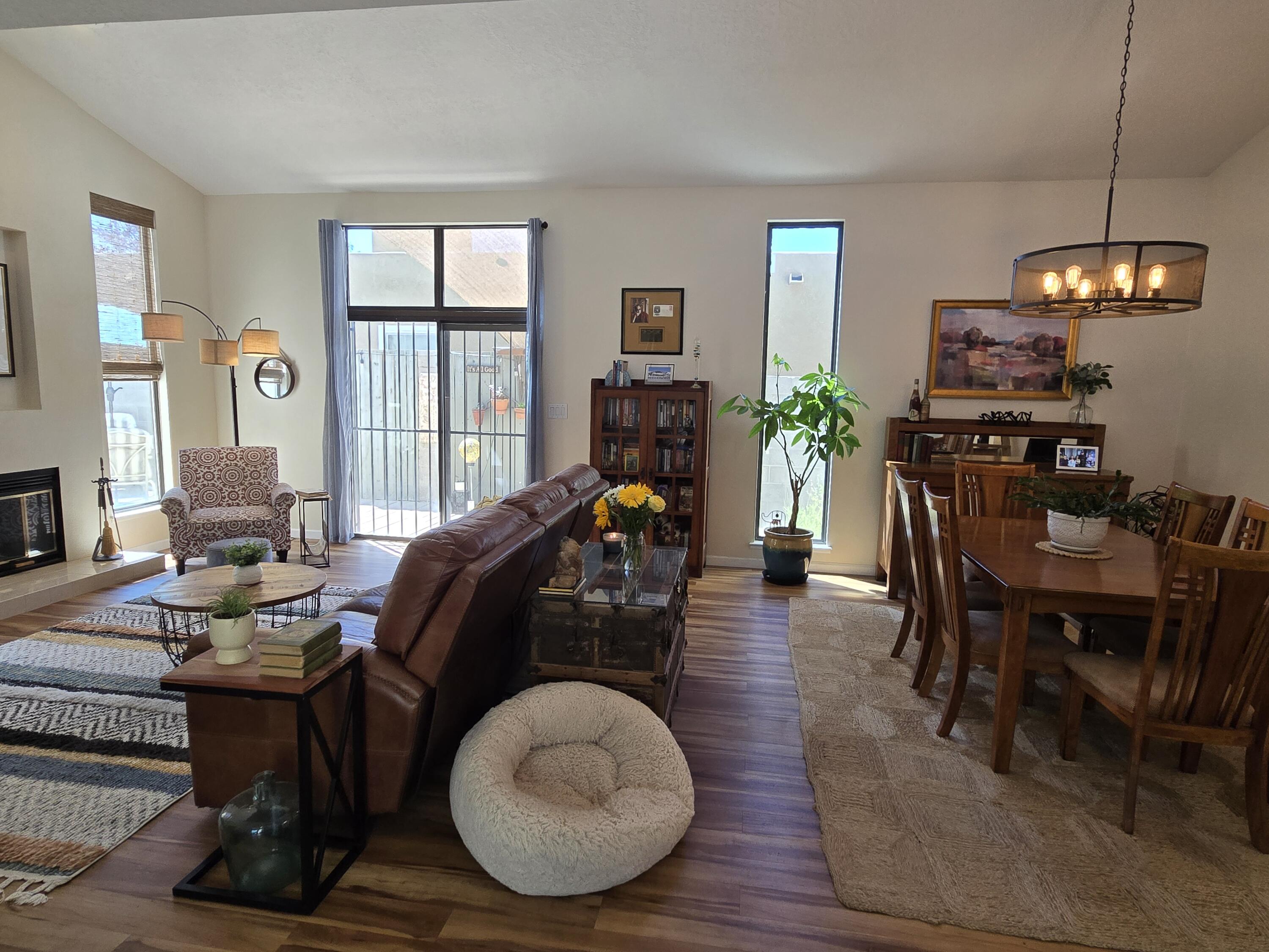 6700 VISTA DEL MONTE NE