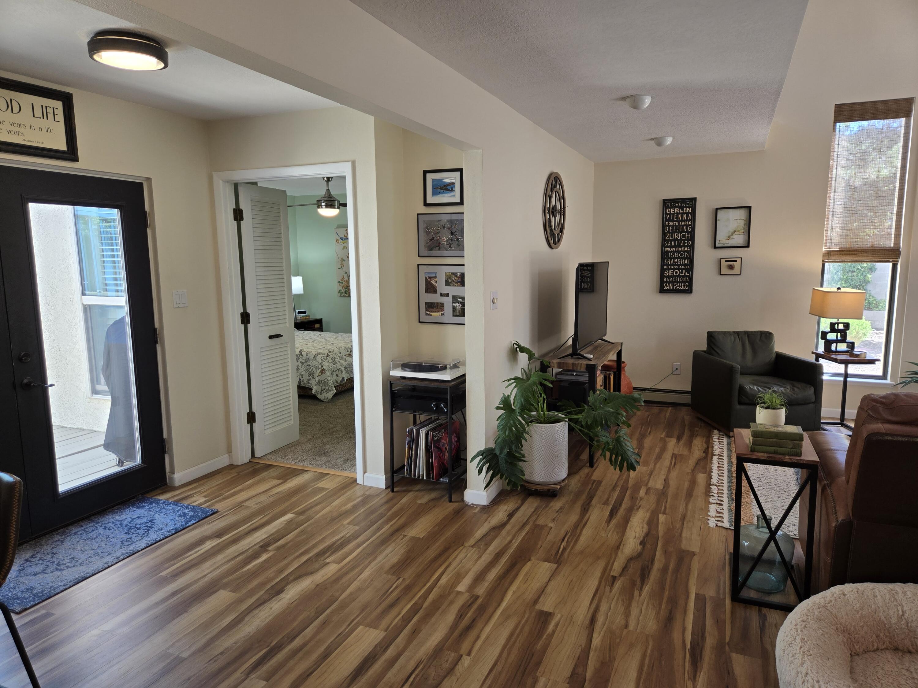 6700 VISTA DEL MONTE NE