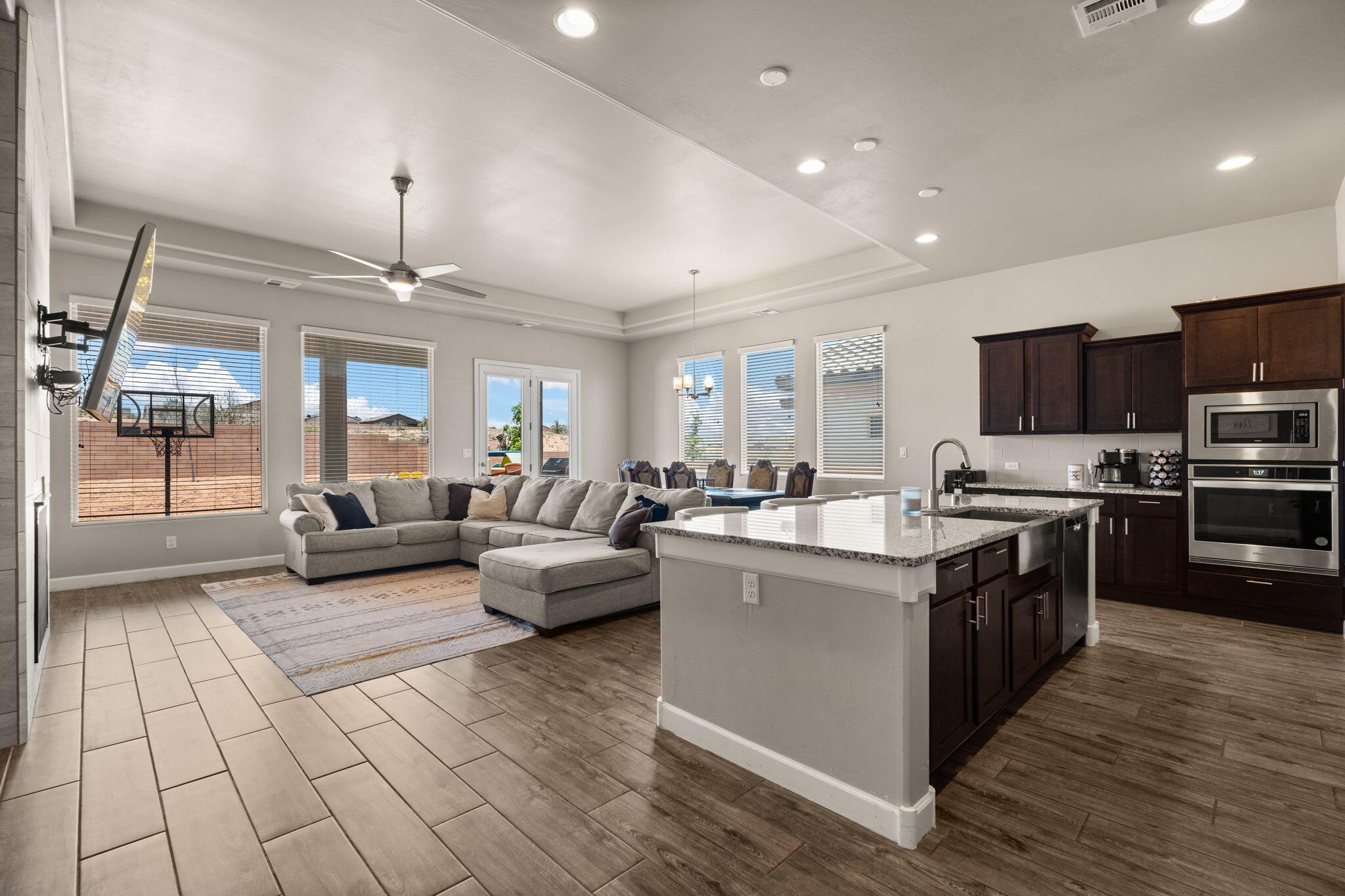 6873 CLEARY Loop NE