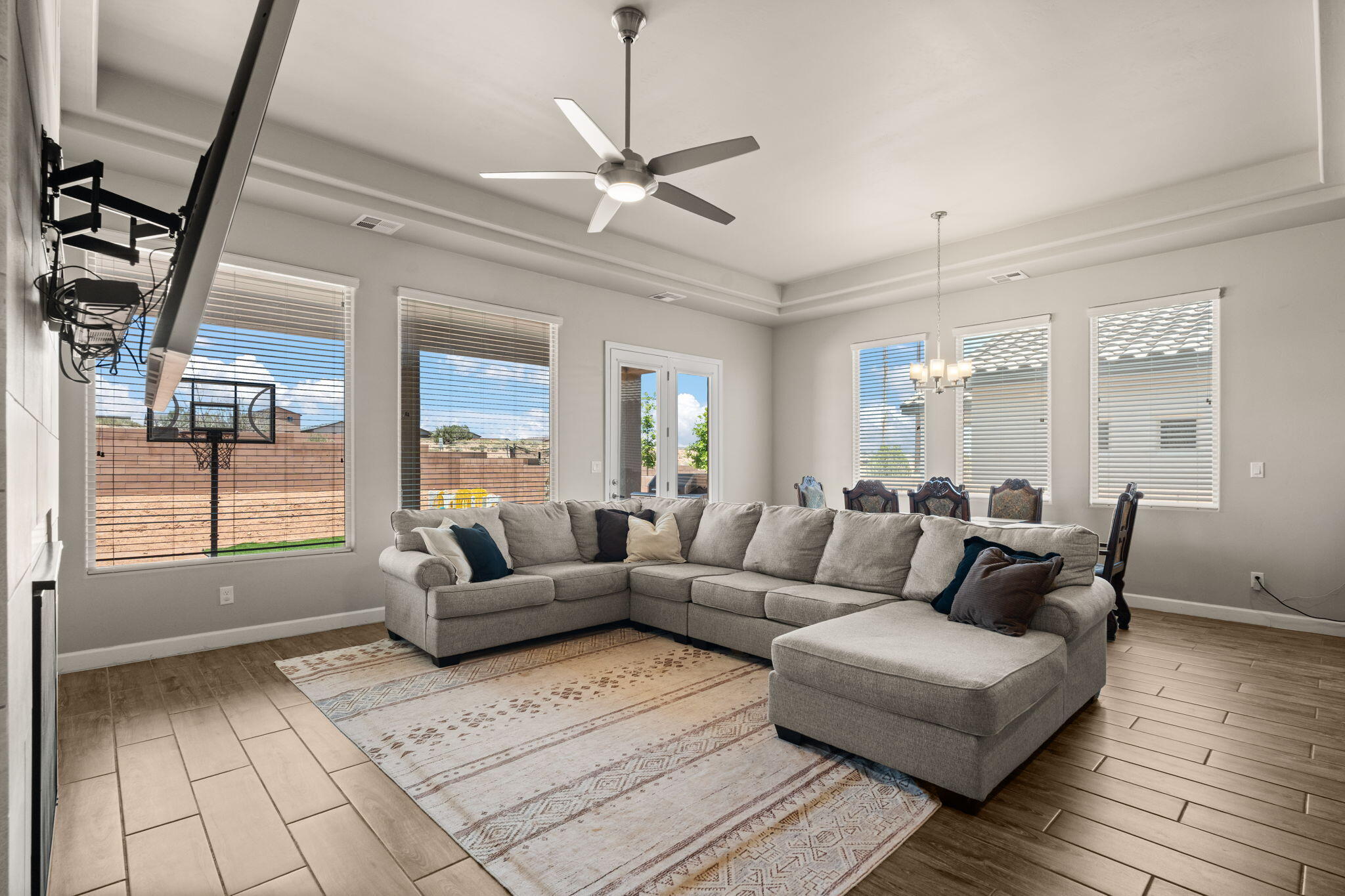 6873 CLEARY Loop NE