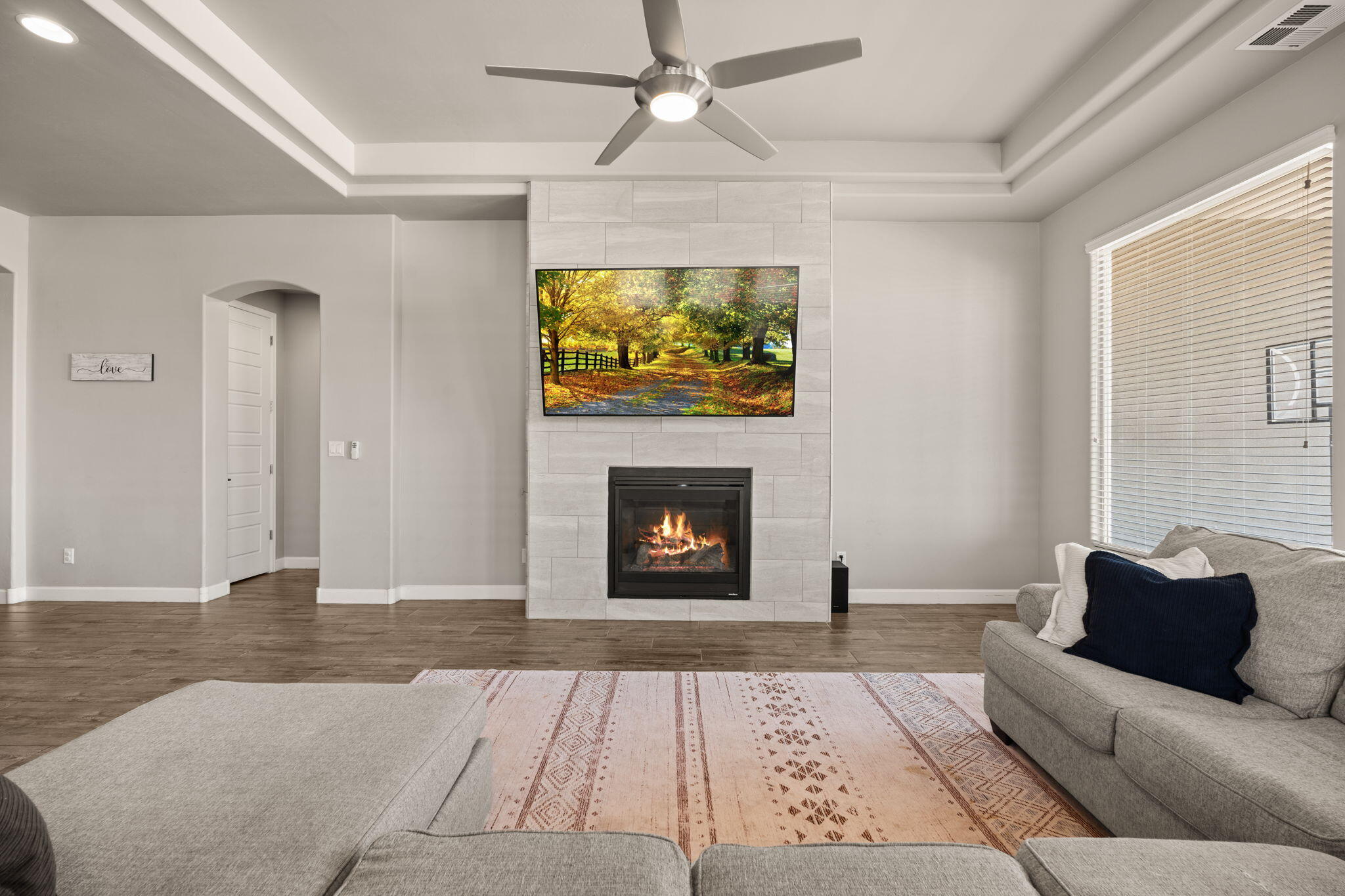 6873 CLEARY Loop NE