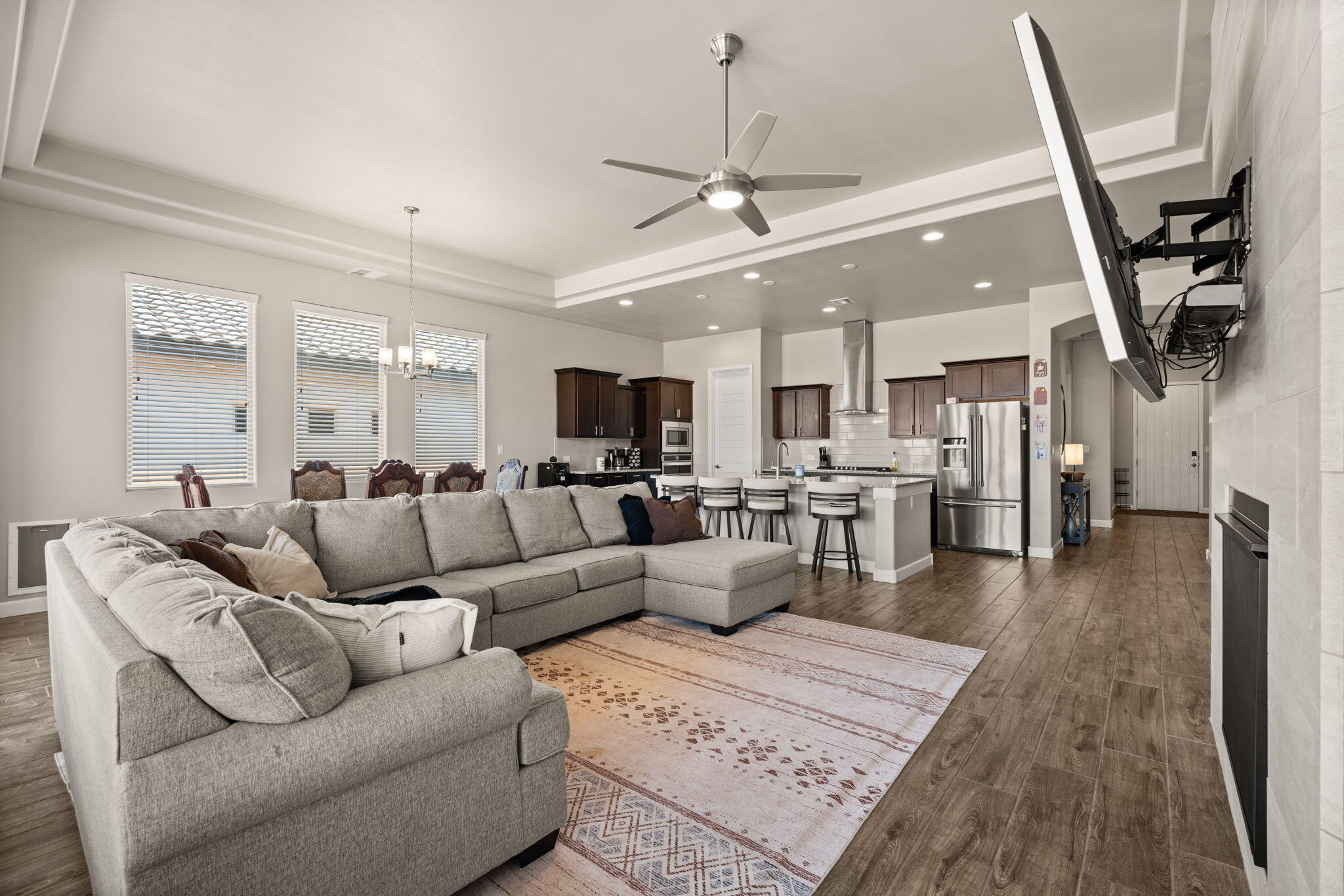 6873 CLEARY Loop NE