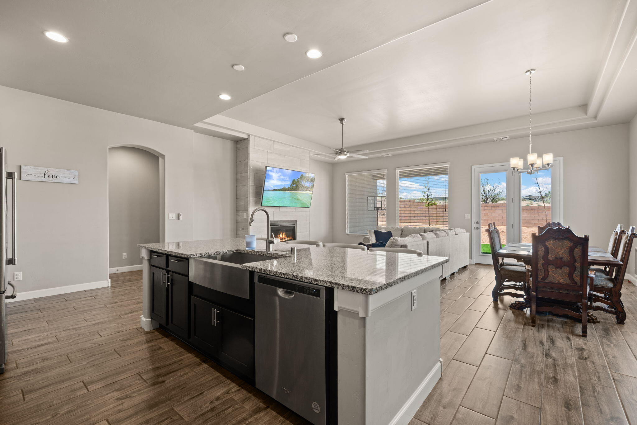 6873 CLEARY Loop NE