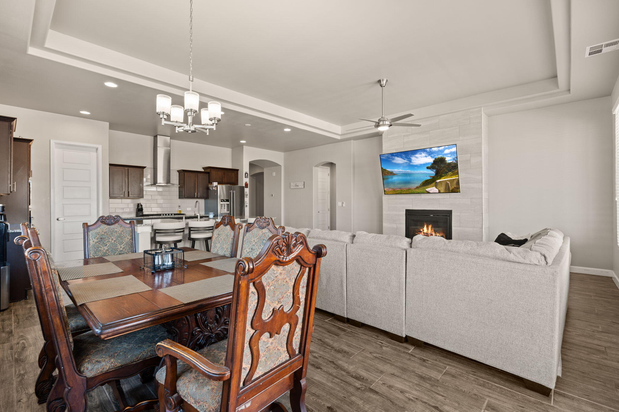6873 CLEARY Loop NE