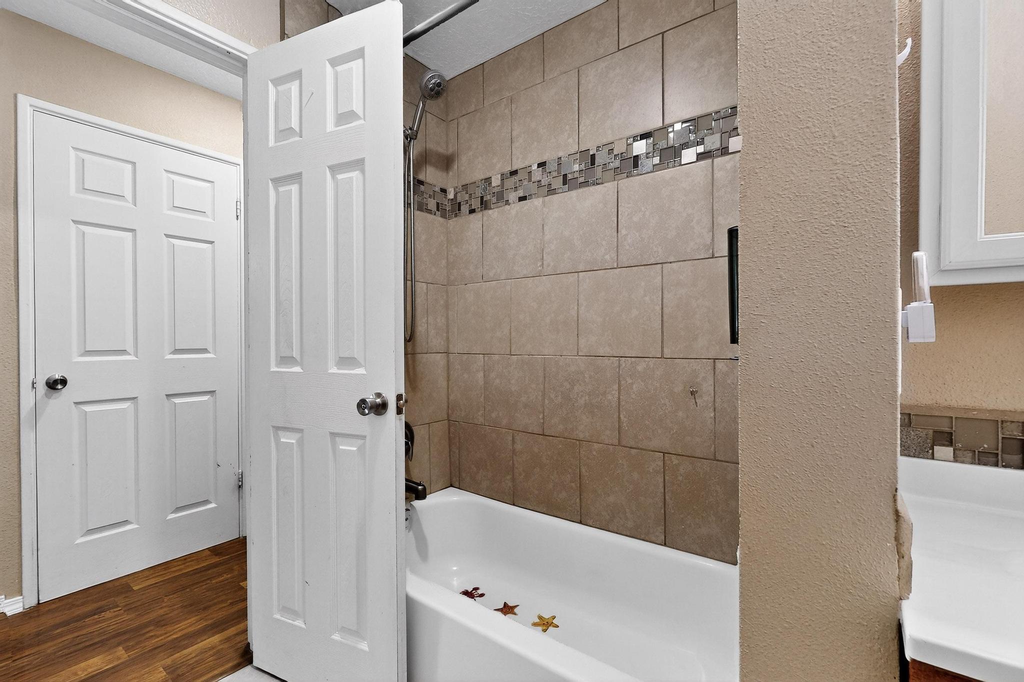 6312 ZIMMERMAN Avenue NE