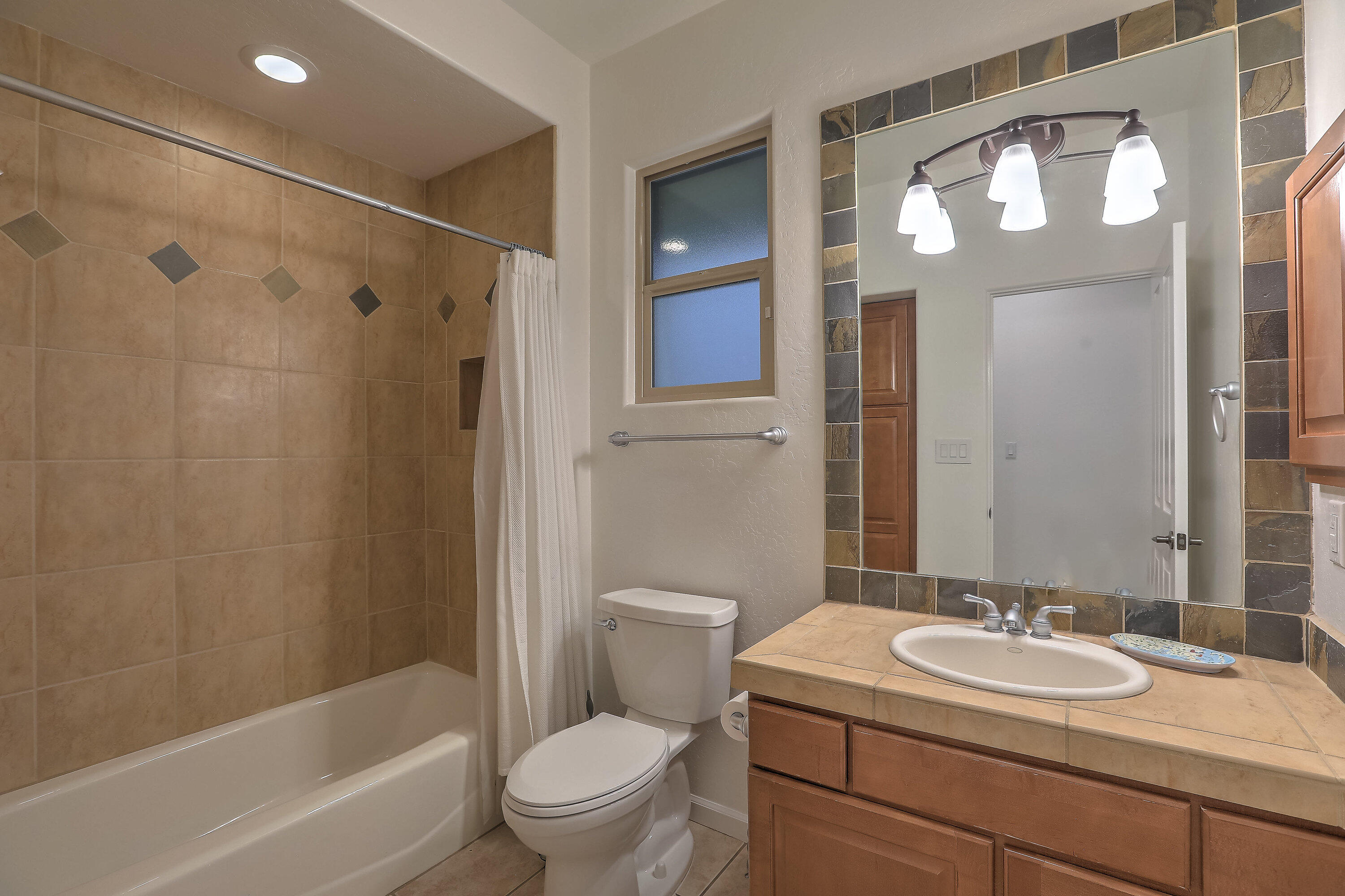 9404 BEAR MOUNTAIN Trail NE