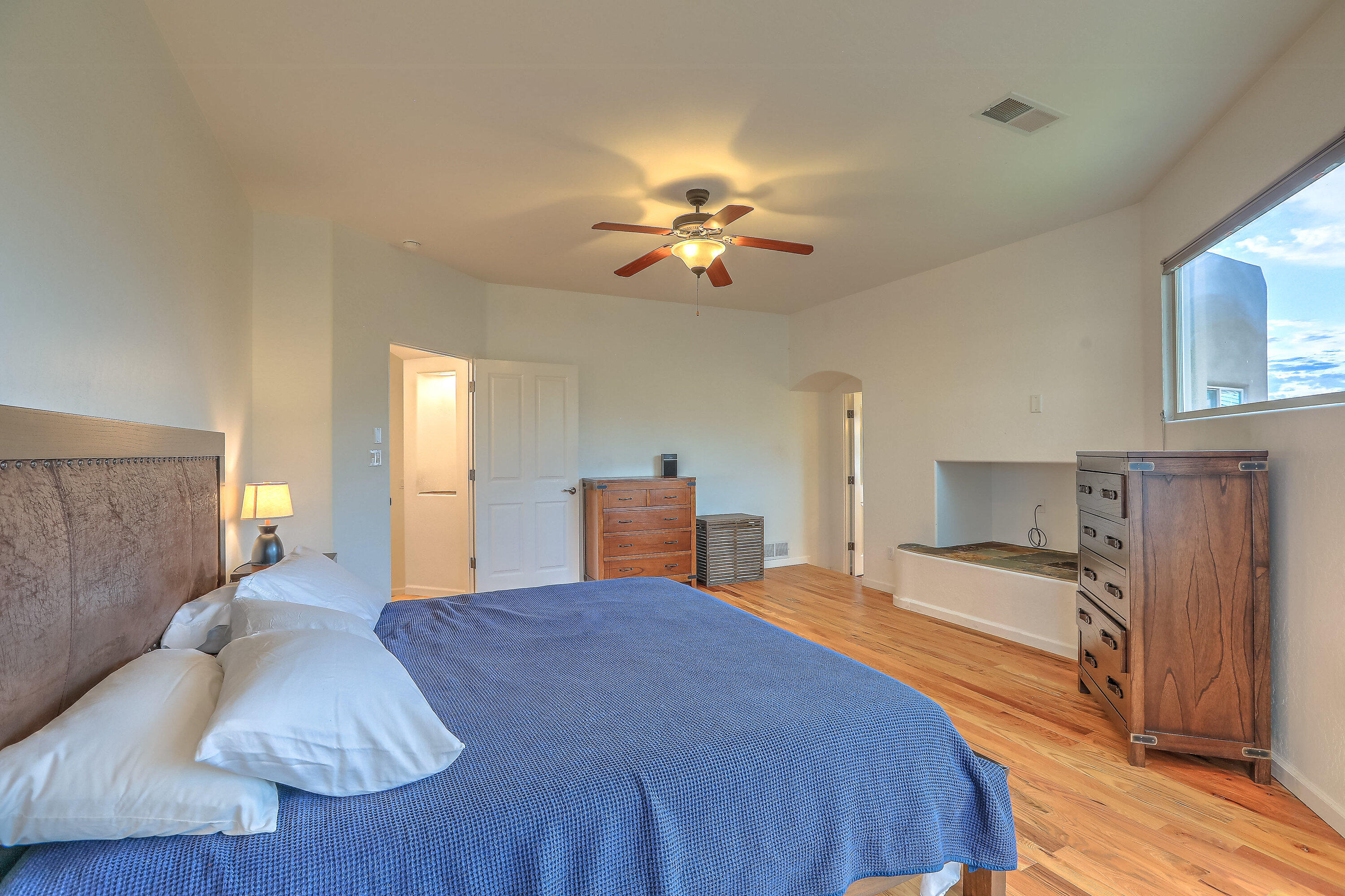 9404 BEAR MOUNTAIN Trail NE