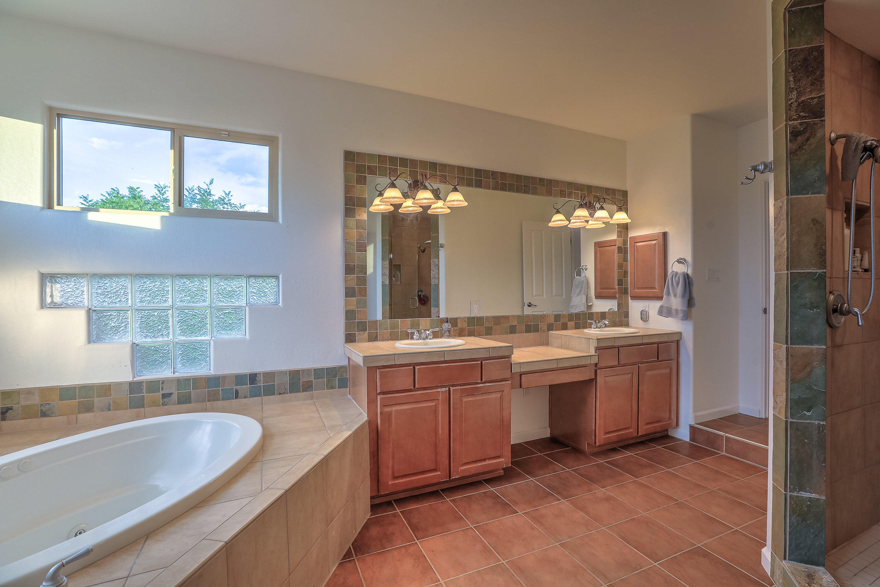 9404 BEAR MOUNTAIN Trail NE