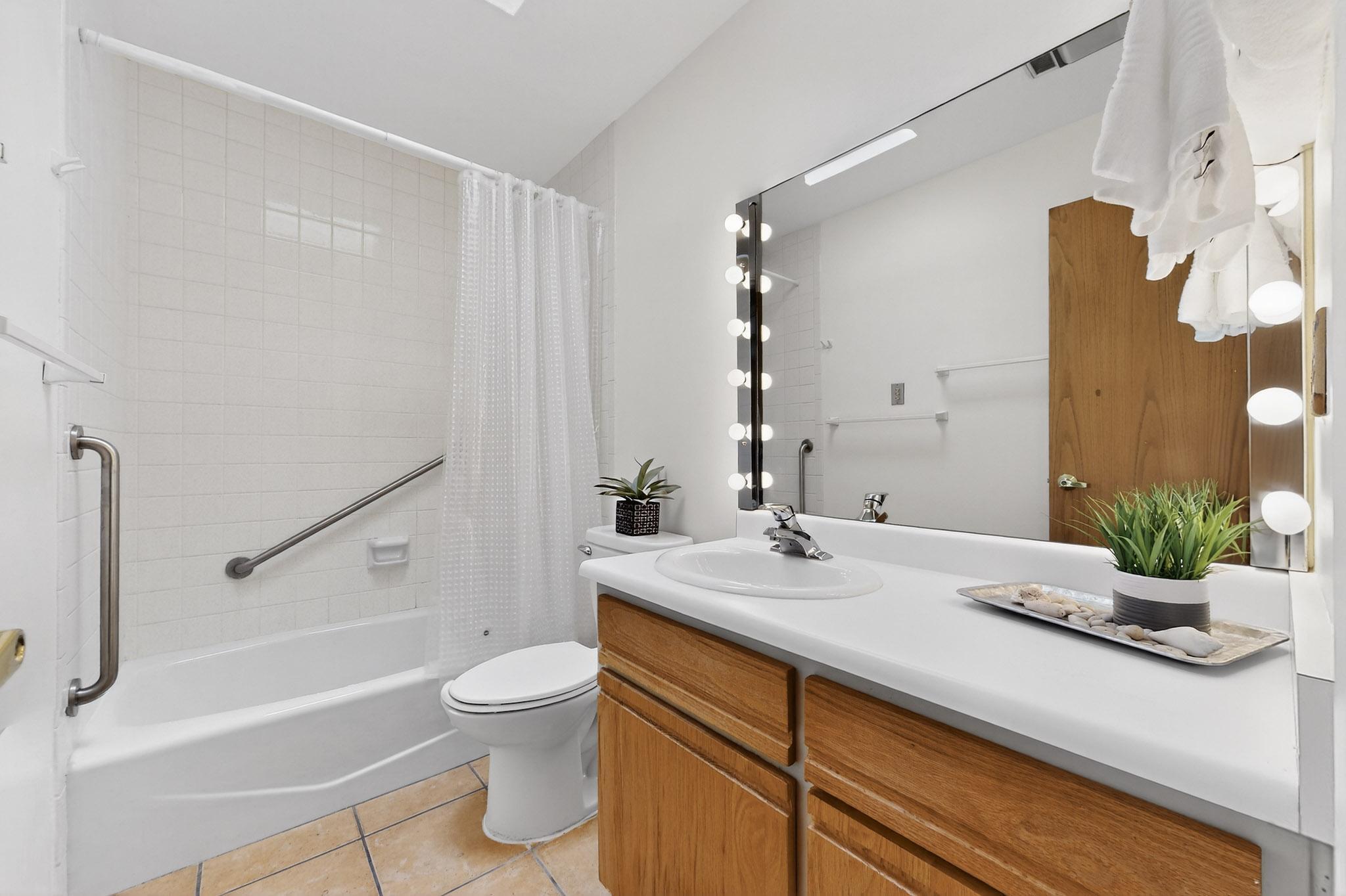 795 TRAMWAY Lane NE D