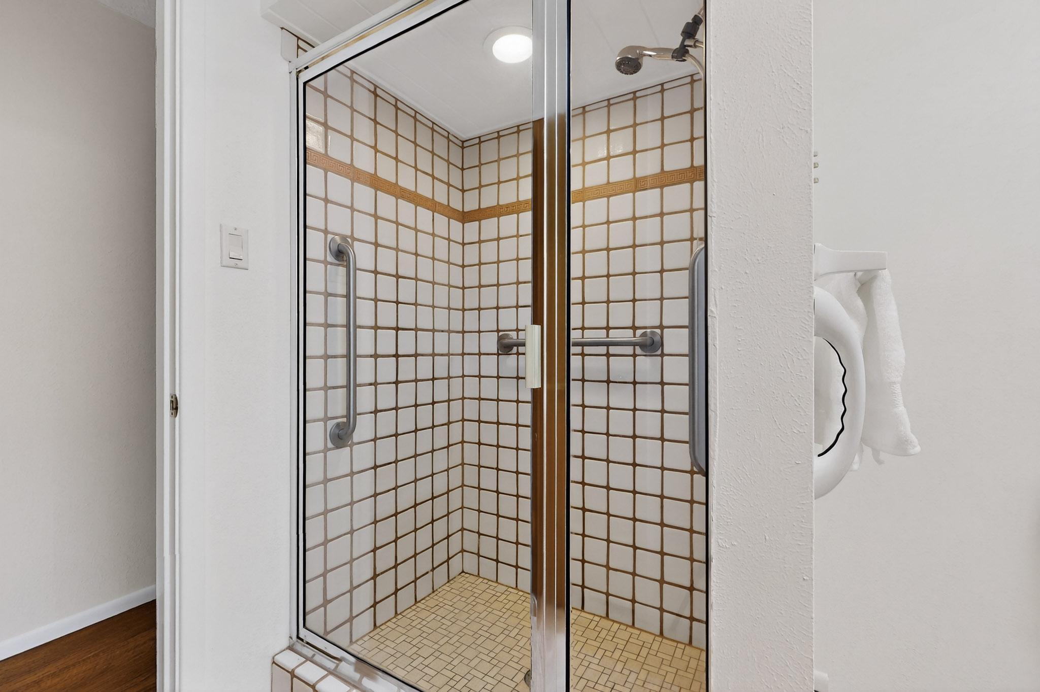 795 TRAMWAY Lane NE D