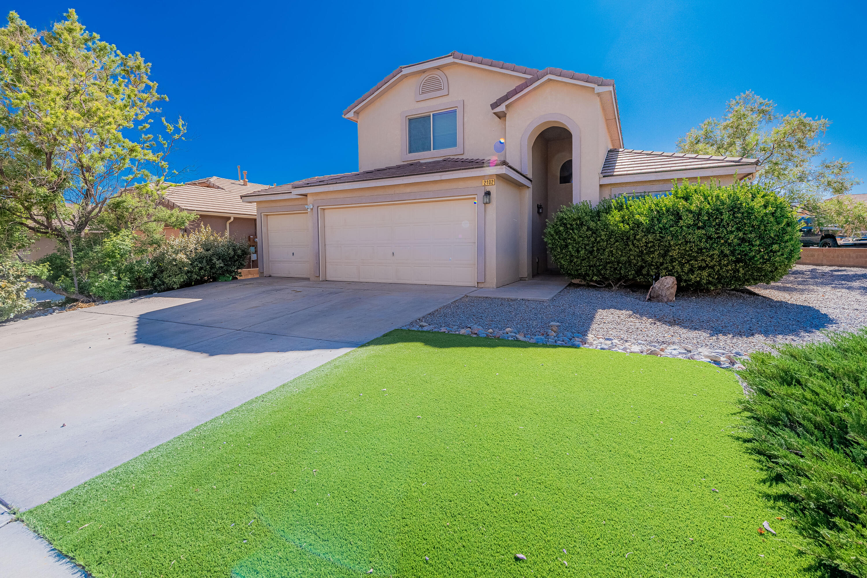 2102 MARGARITA Drive SE